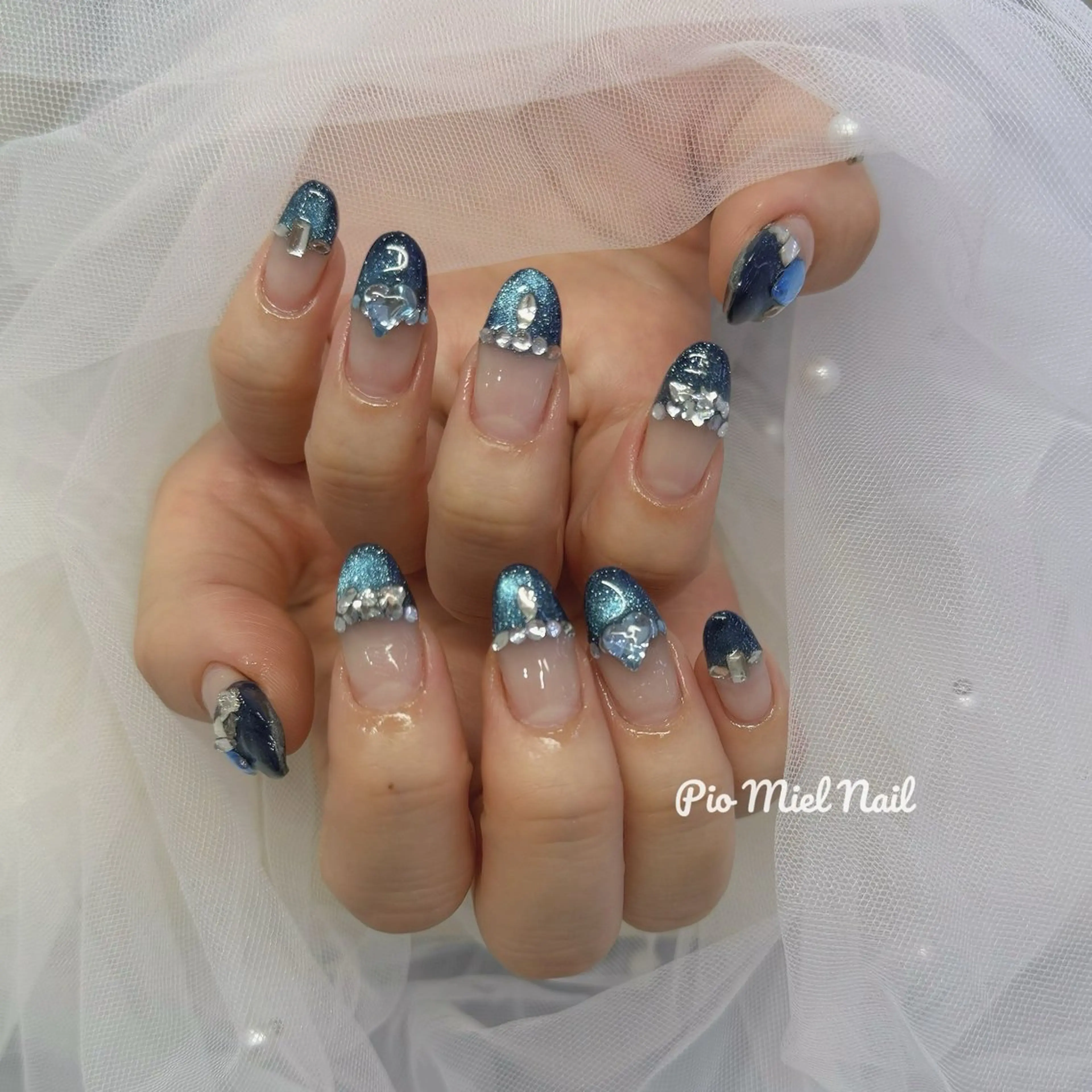 ネイル アートネイル ブルー フレンチネイル リボン ストーンネイル ハンドネイル momo 長さだしのネイルデザイン