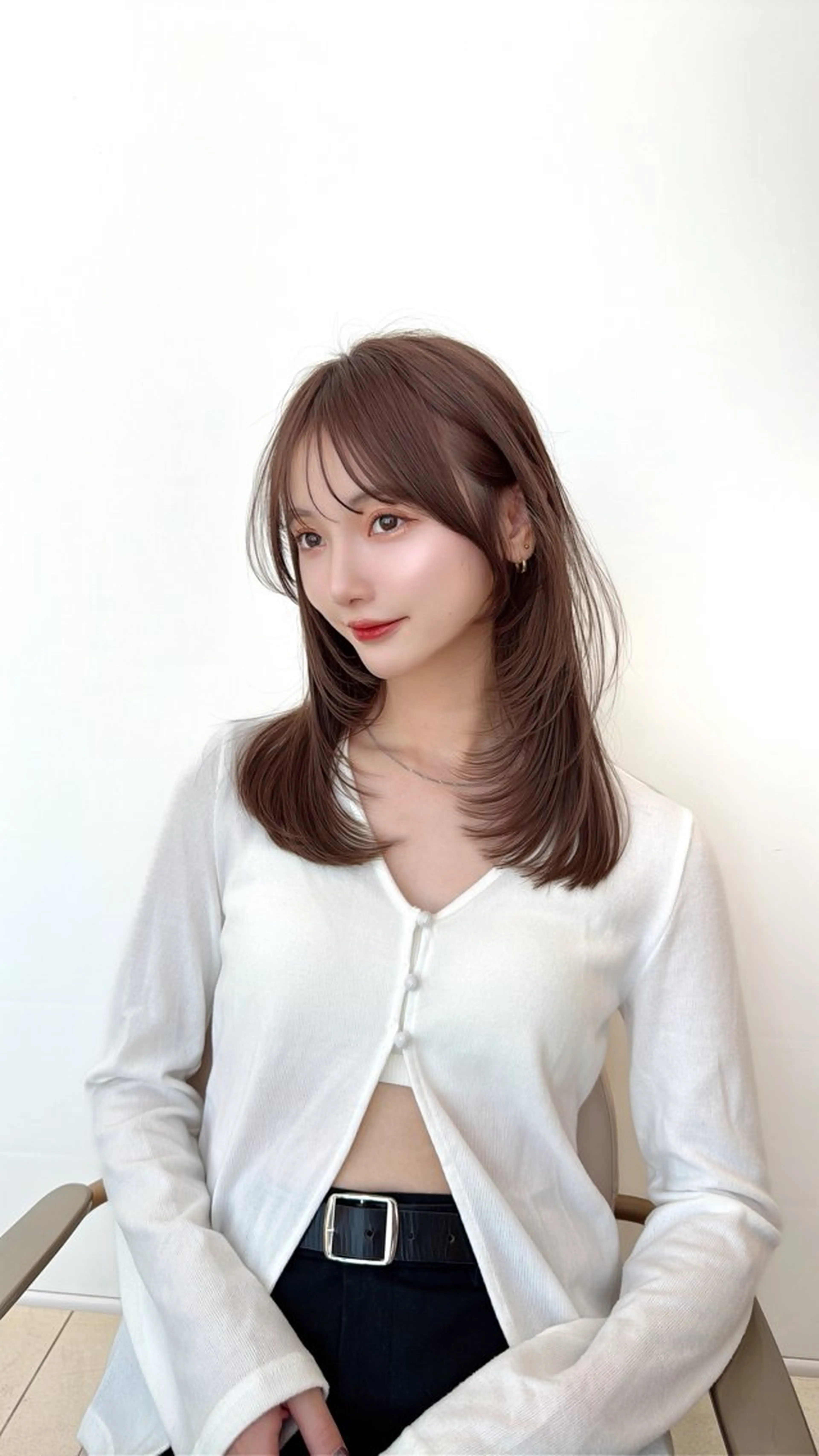 ミディアム カット ヘアカラー トリートメント レイヤーカット/ 顔まわり/アオイのヘアスタイル