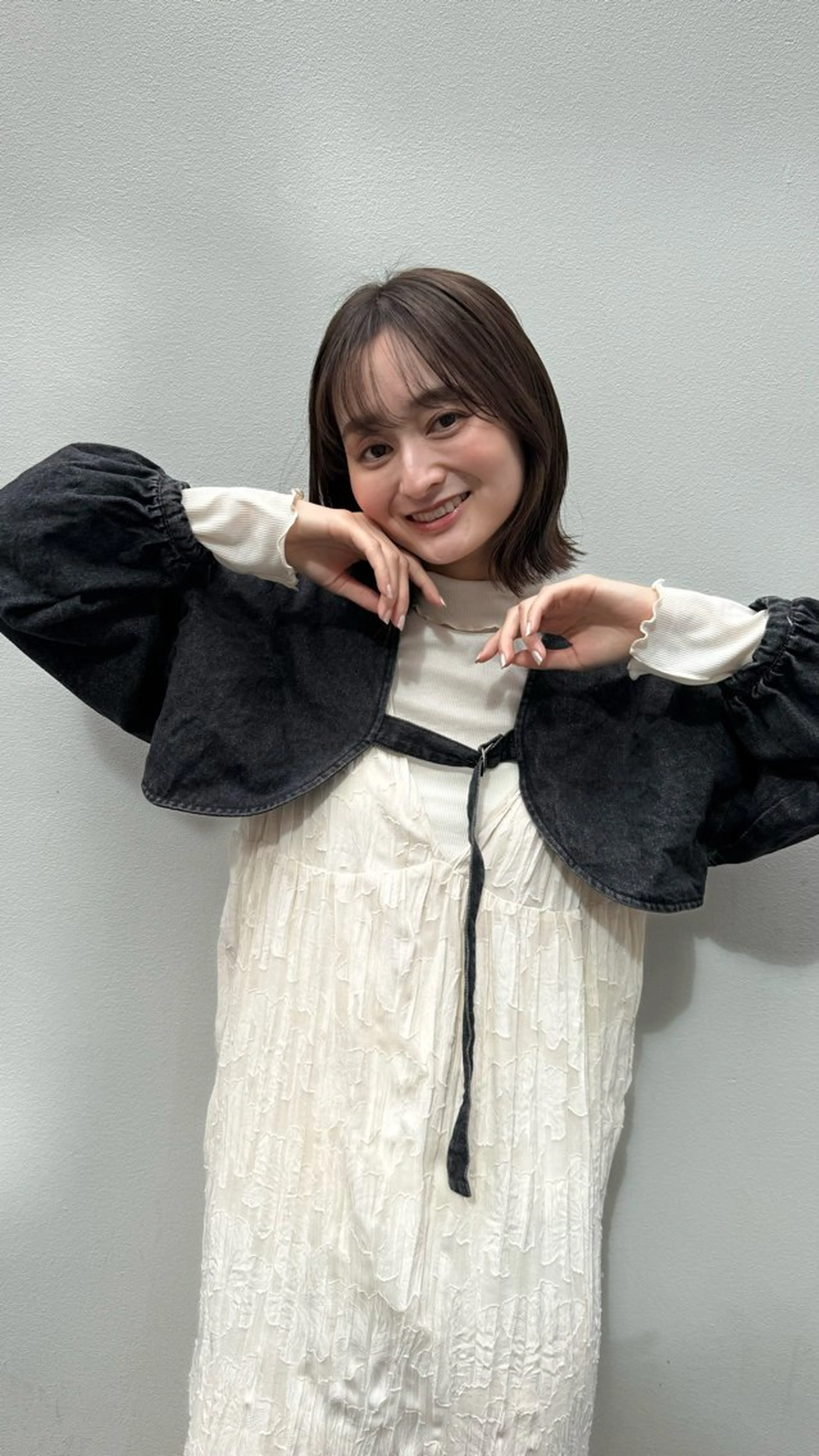 ミディアム パーマ 西崎 満里奈のヘアスタイル