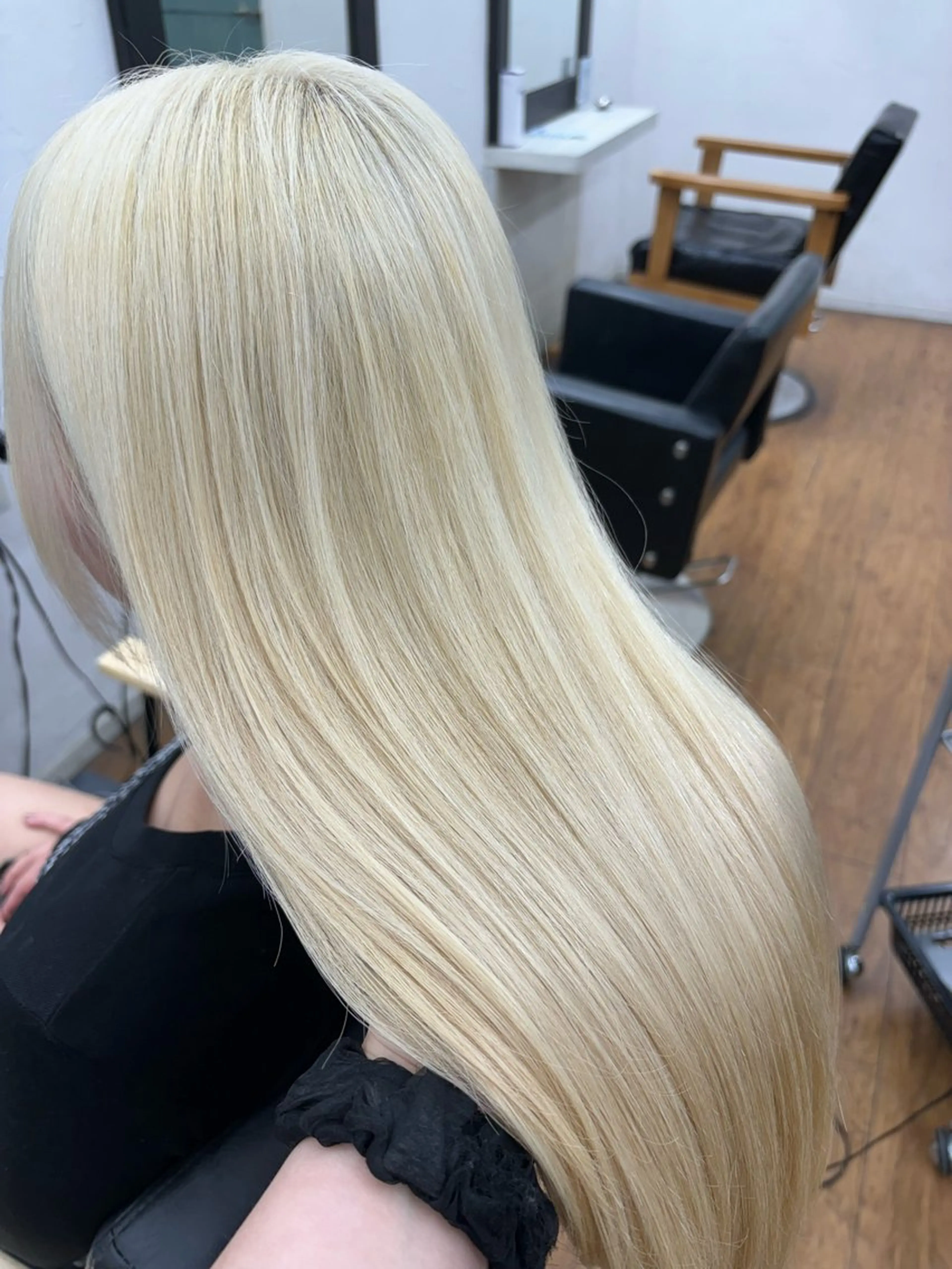 ロング カラー ブリーチ ヘアカラー 香野 優子のヘアスタイル