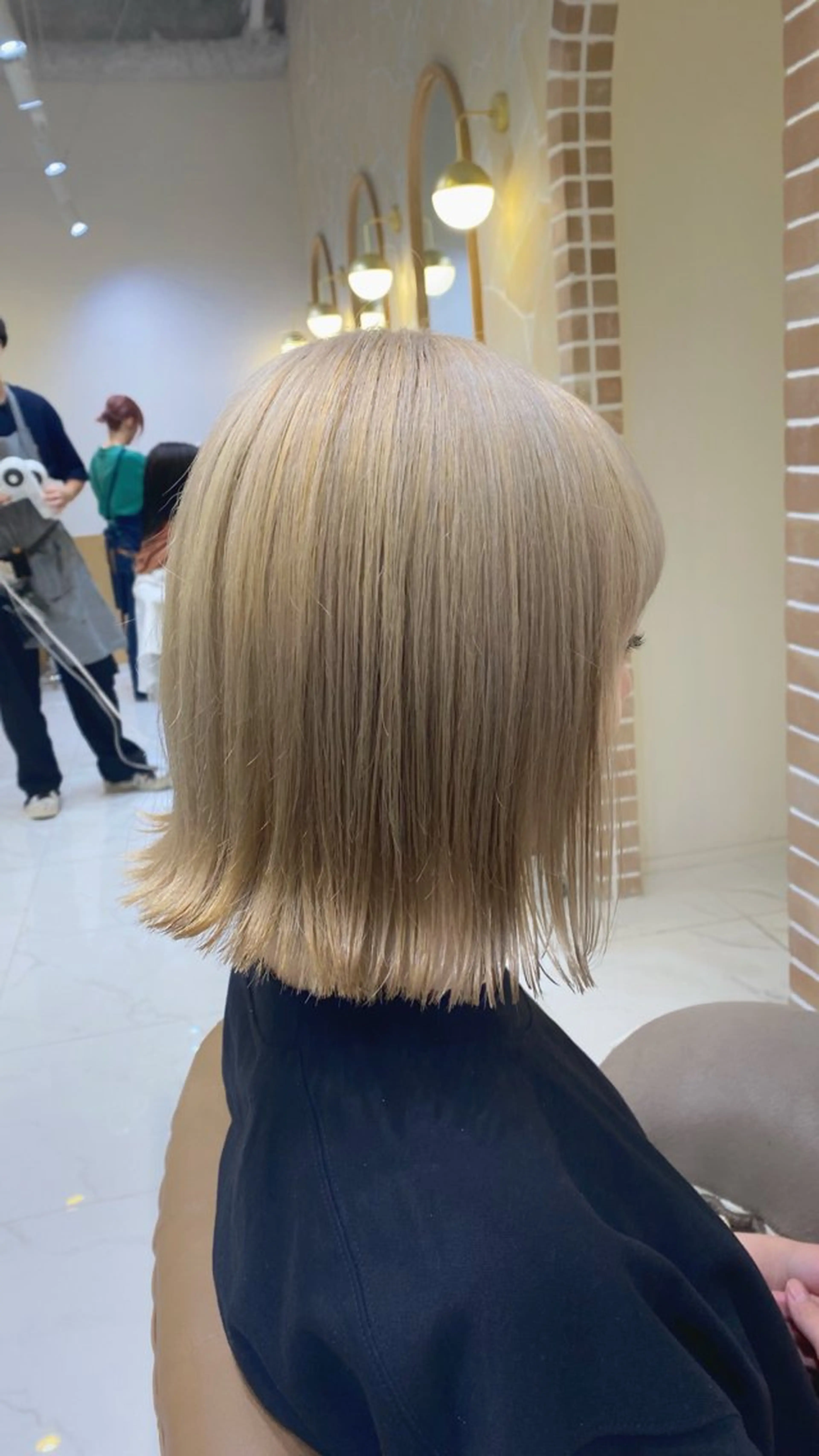 ショート カラー ベージュカラー ブリーチ ハイトーンカラー ハイトーンベージュ ボブ カット ヘアカラー 坂井 茅聖のヘアスタイル