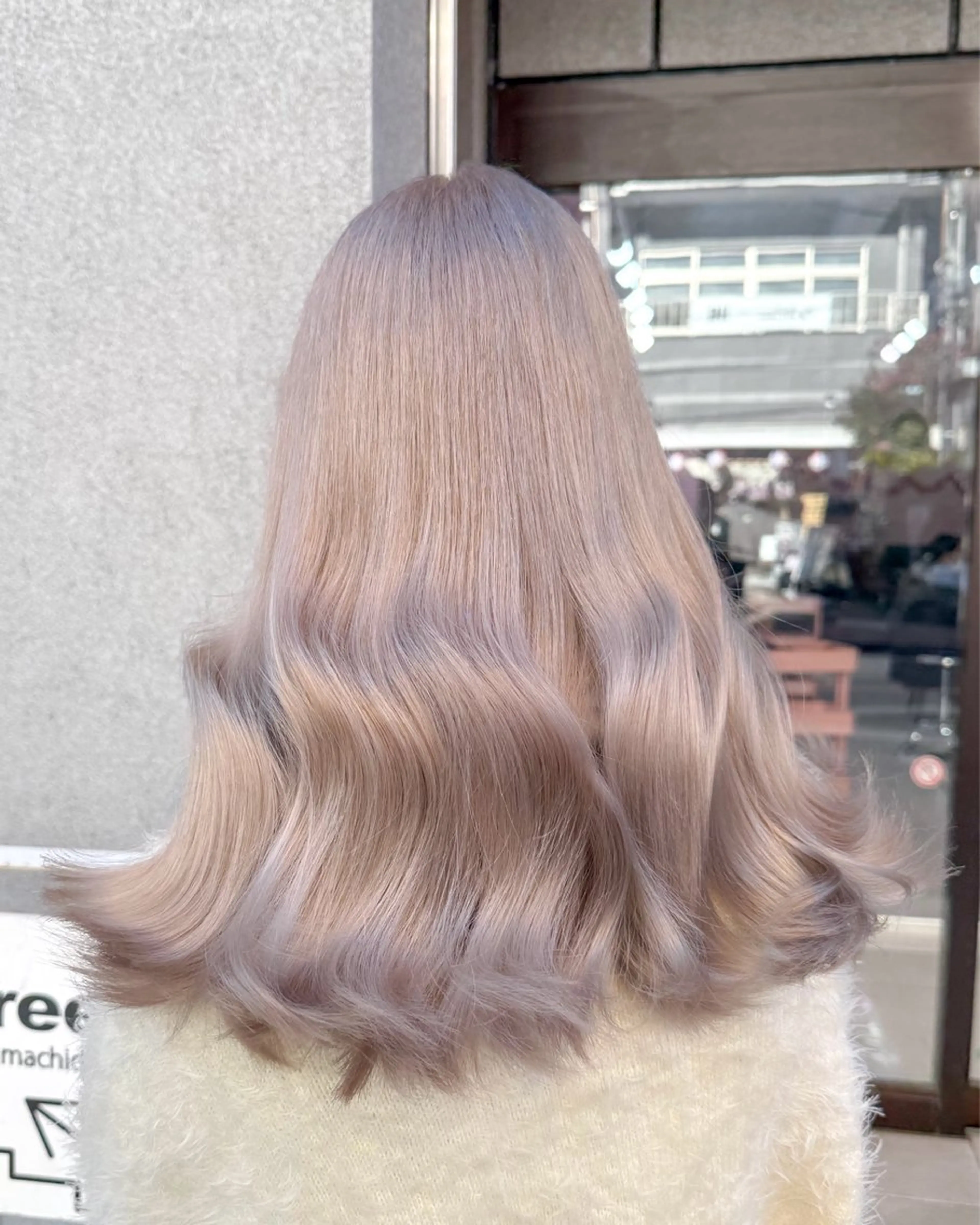 【minimo限定】1回で2回分明るく！プラチナブリーチ＋追いブリーチ＋カラー＋トリートメントの写真