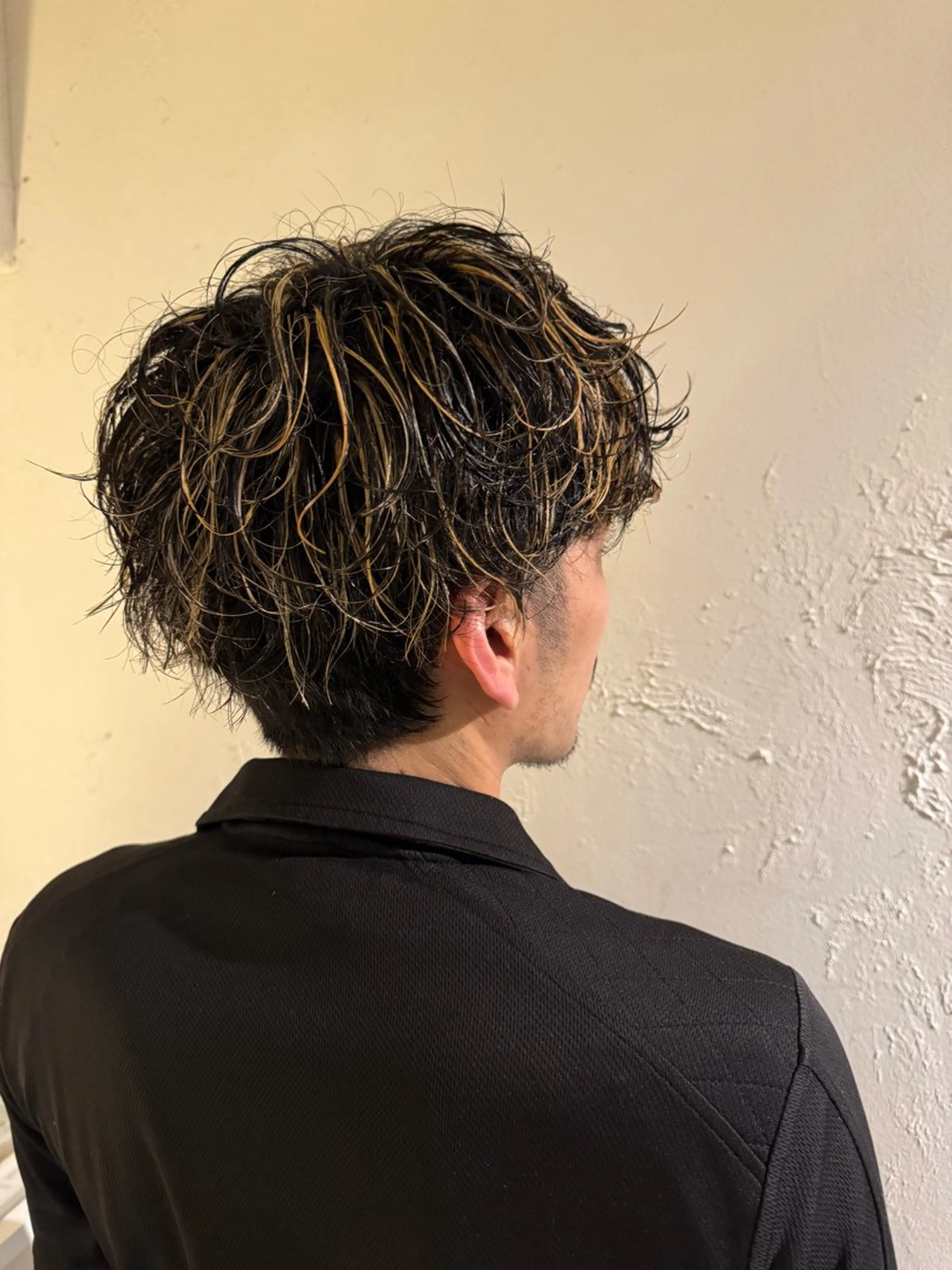 ミディアム カラー メンズ ミディアムパーマ センターパート メンズハイライト メンズパーマ メンズショート カット ヘアカラー トリートメント 💈メンズ特化💈 TASUKUのヘアスタイル