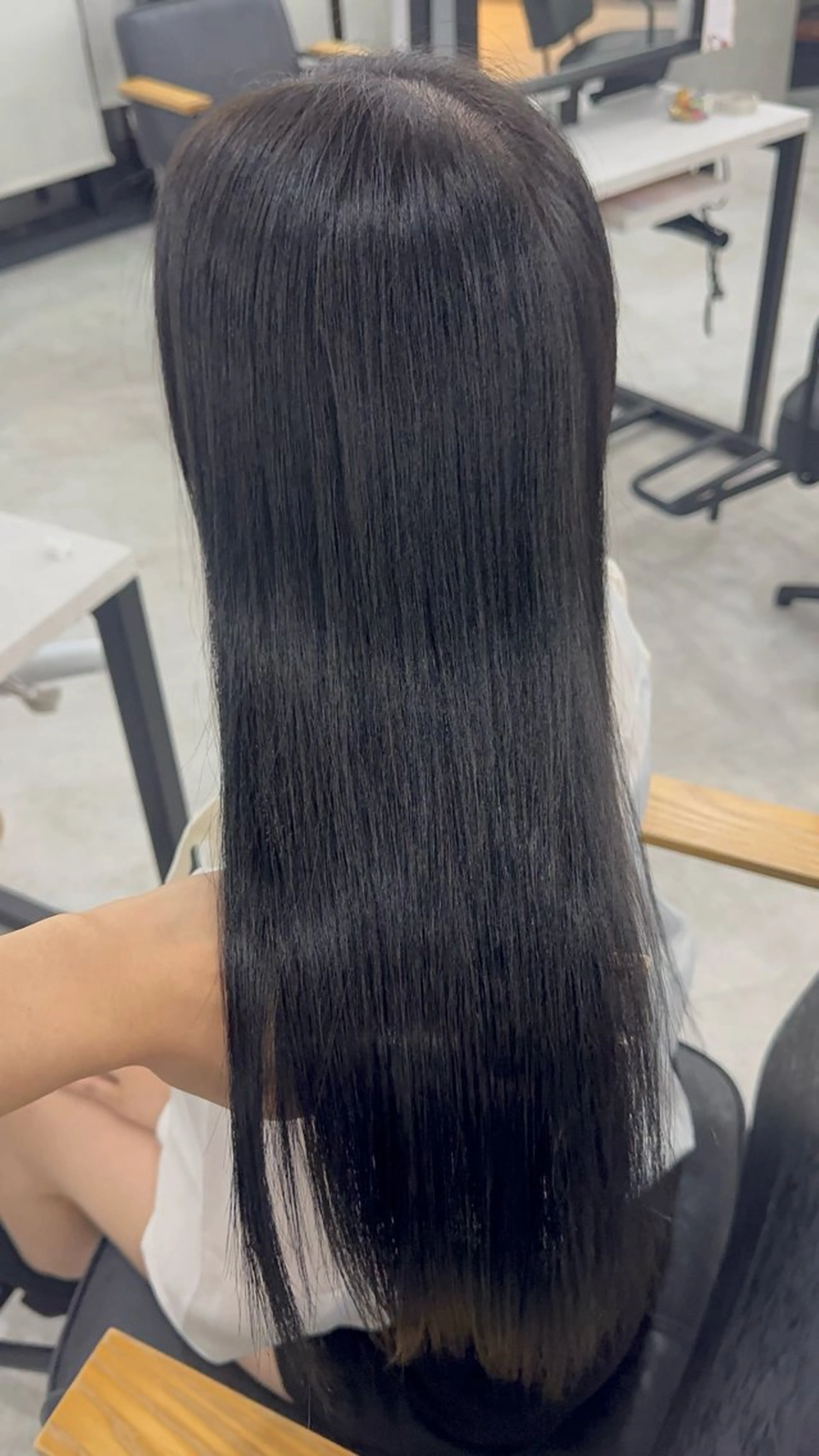 ロング カラー アッシュ アッシュブラウン ベージュカラー 黒髪 ブリーチ ヘアカラー トリートメント 赤み無し柔らかカラー 【梅田】madokaのヘアスタイル