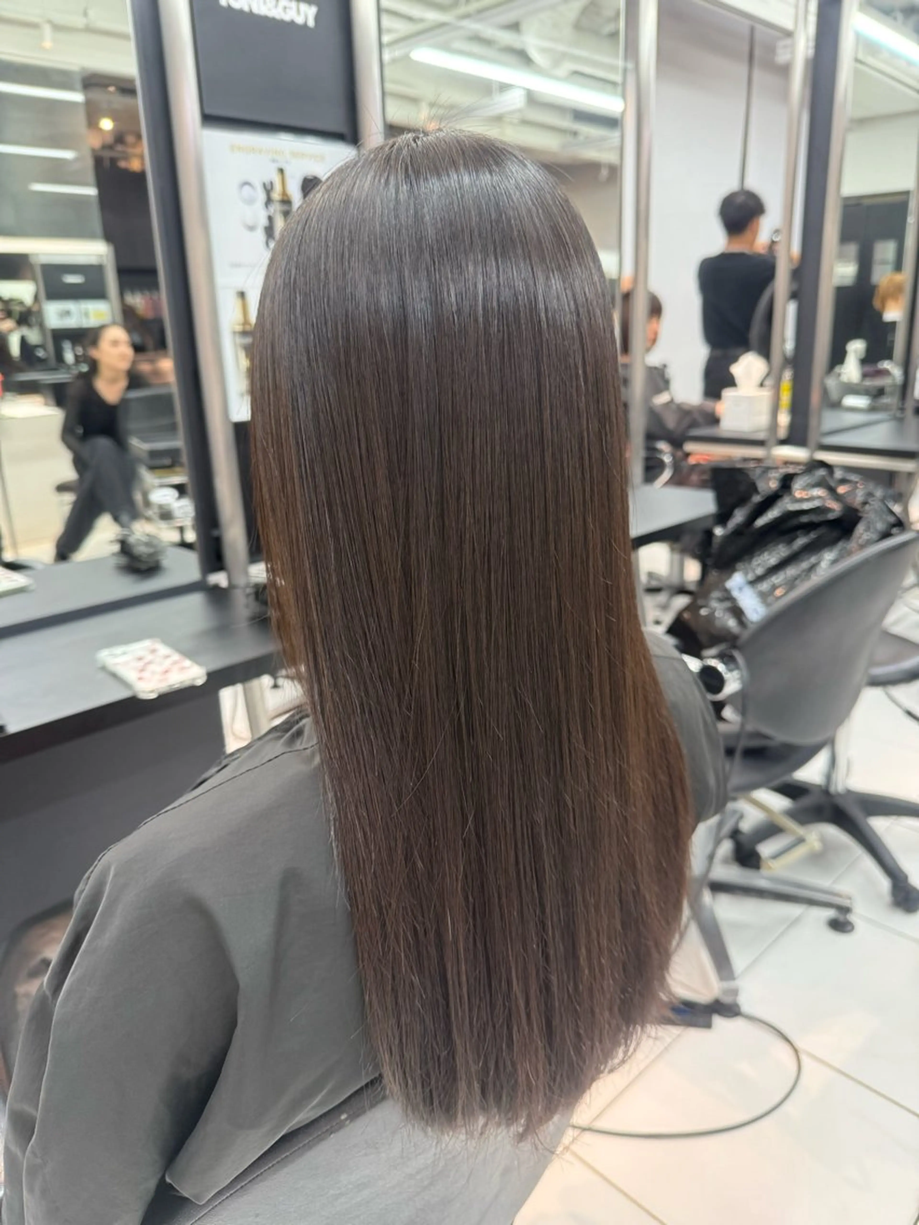 セミロング 縮毛矯正 トリートメント ユヅキ ハイライトモデル募集のヘアスタイル