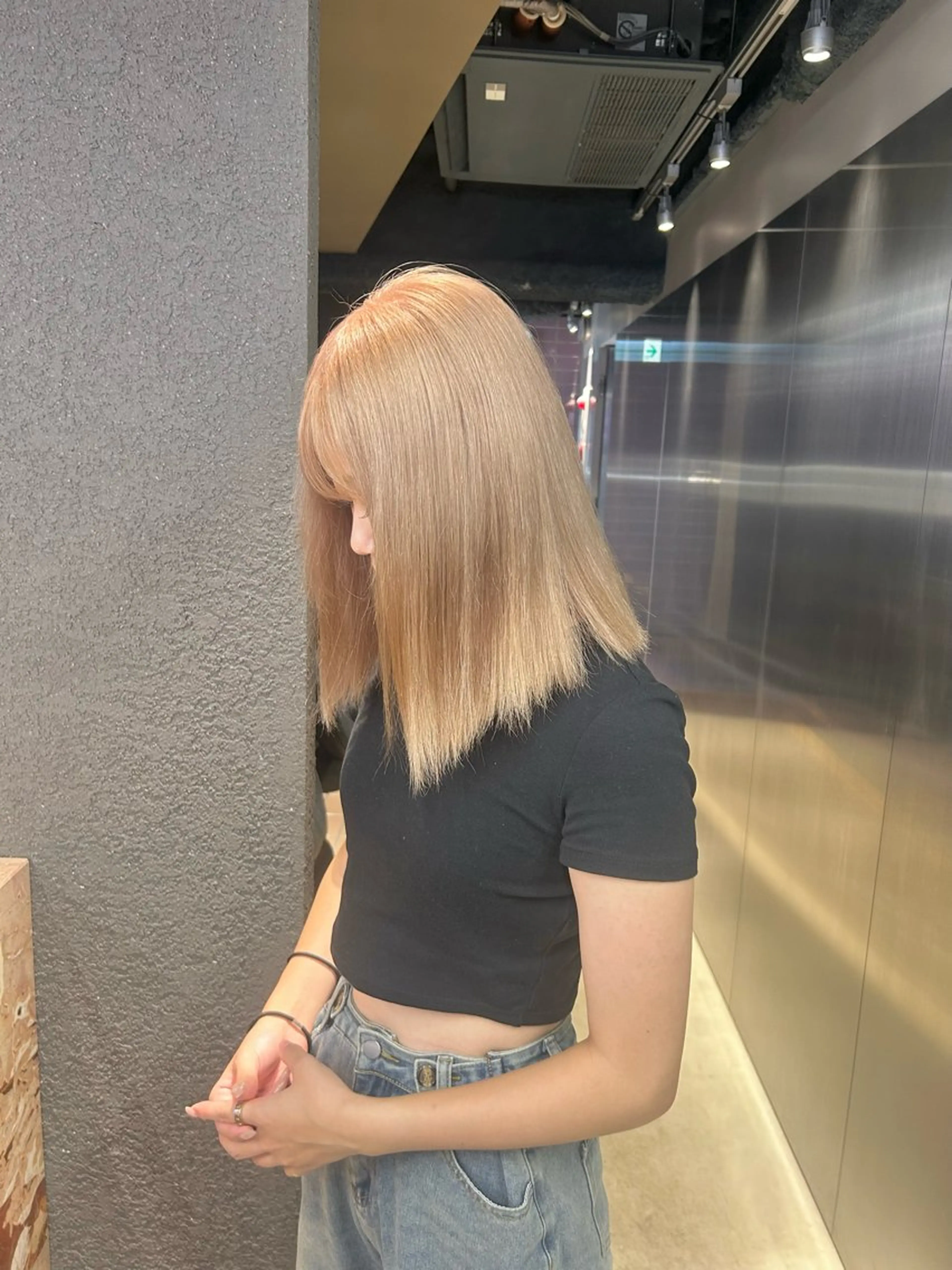 セミロング カラー ベージュカラー ブリーチ ミルクティーベージュ ✅ケアブリーチ✅ トヨオカ ノブヒデのヘアスタイル