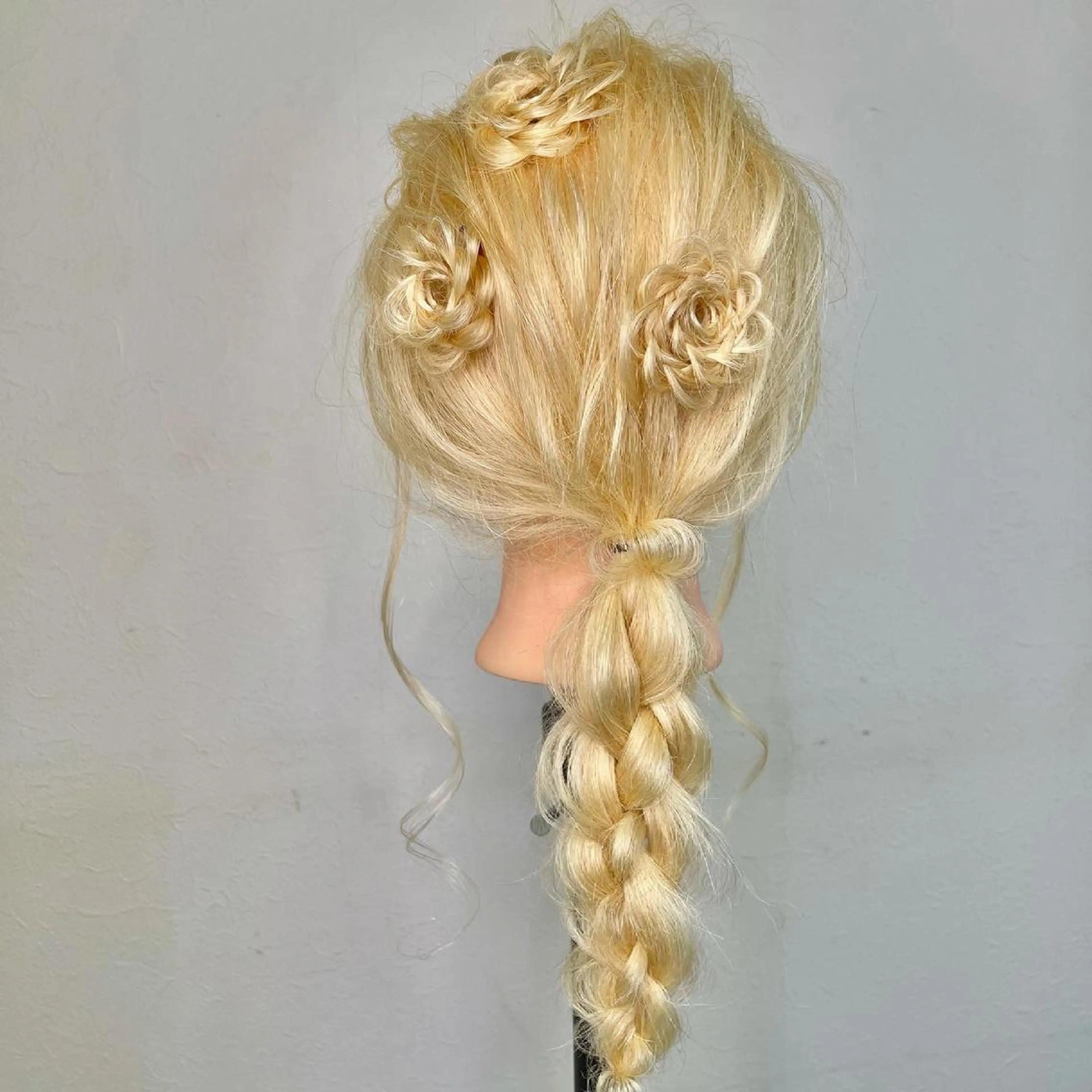 ロング ヘアアレンジ ラシェンテ居留地所属・鶴﨑 美優亜のヘアスタイル