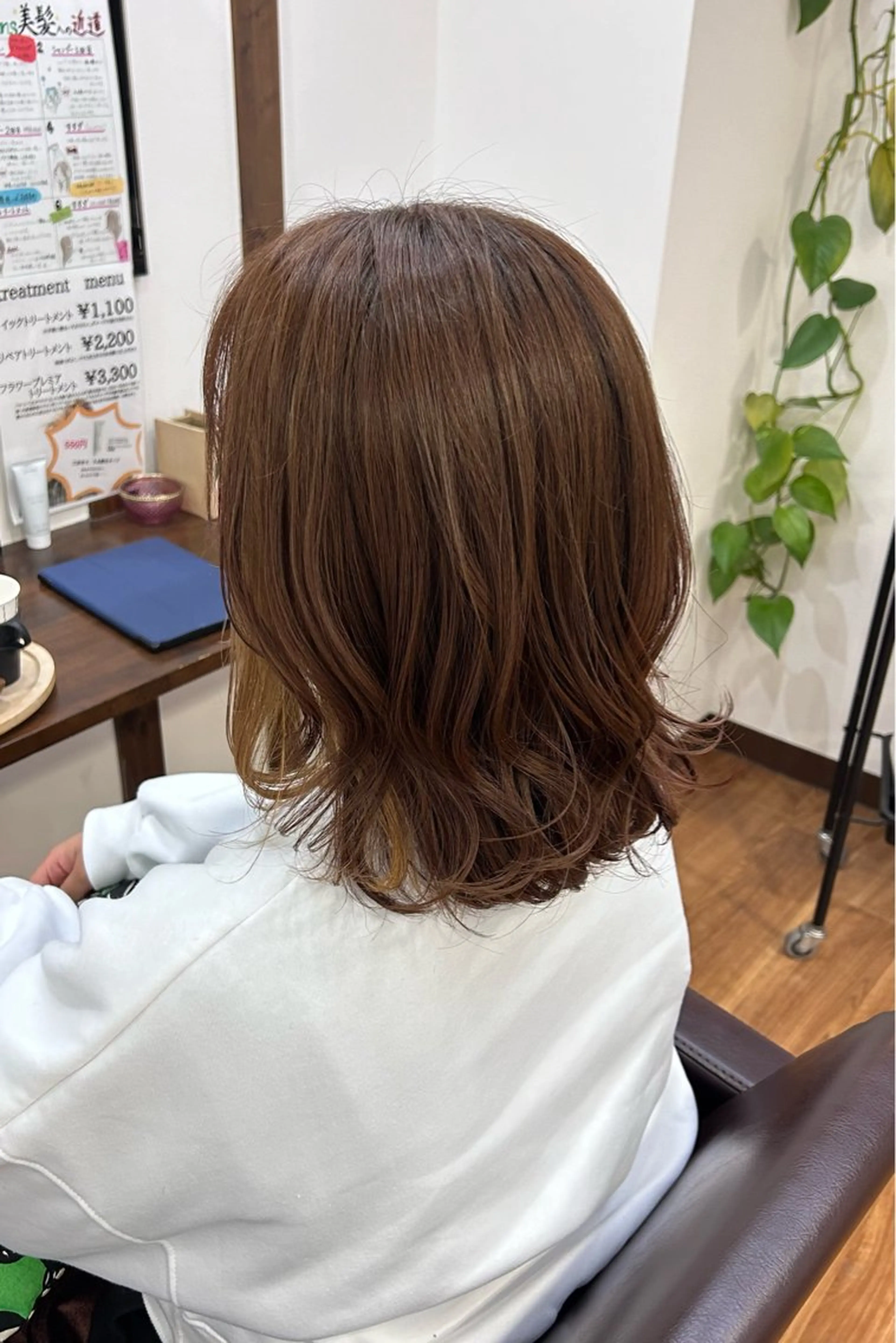 ミディアム カラー ヘアアレンジ ベージュカラー ブリーチ ブラウンカラー ヘアカラー flower所属・原田 歩実のヘアスタイル