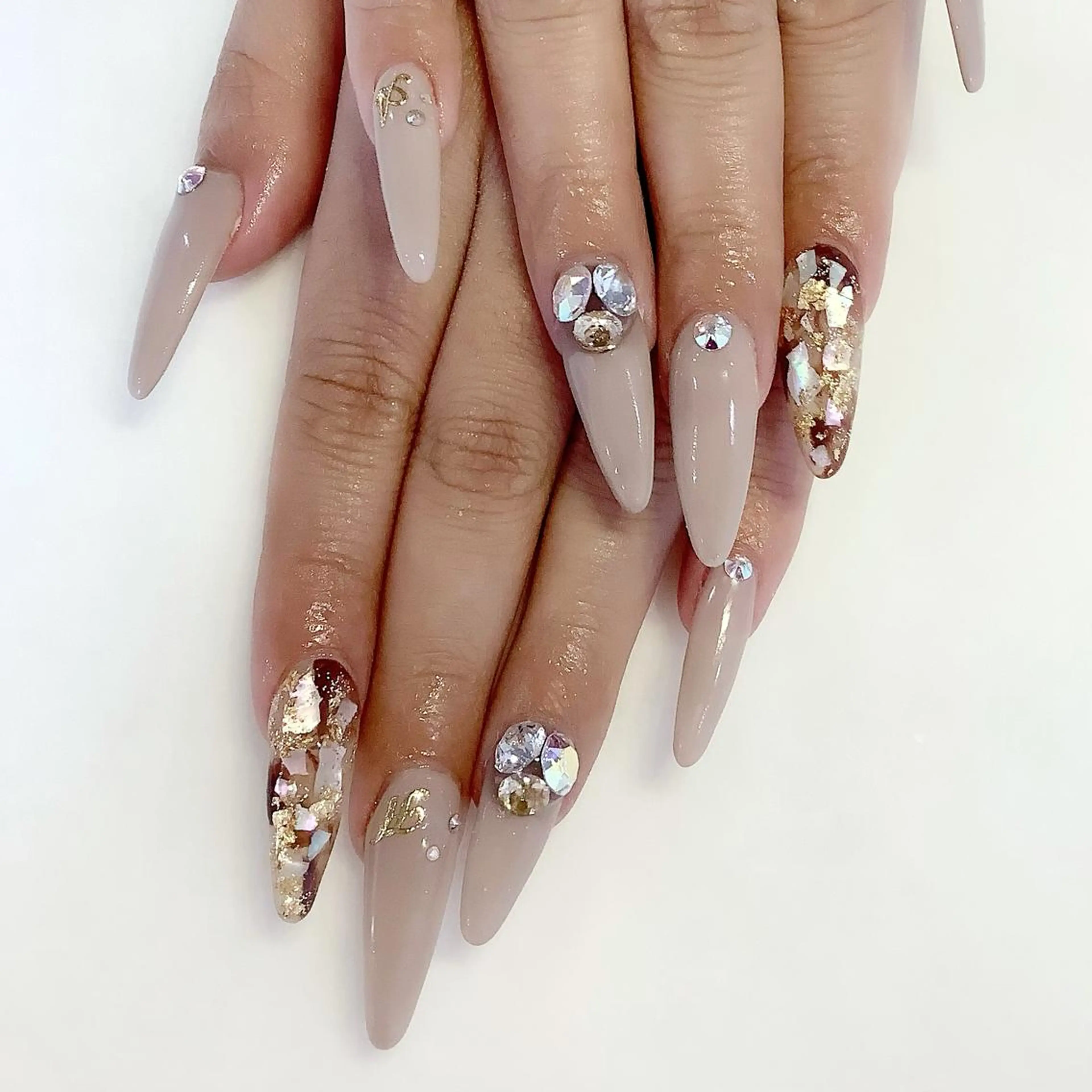 ネイル ハンドネイル 💎🐰 saki. m 🐰💎のネイルデザイン