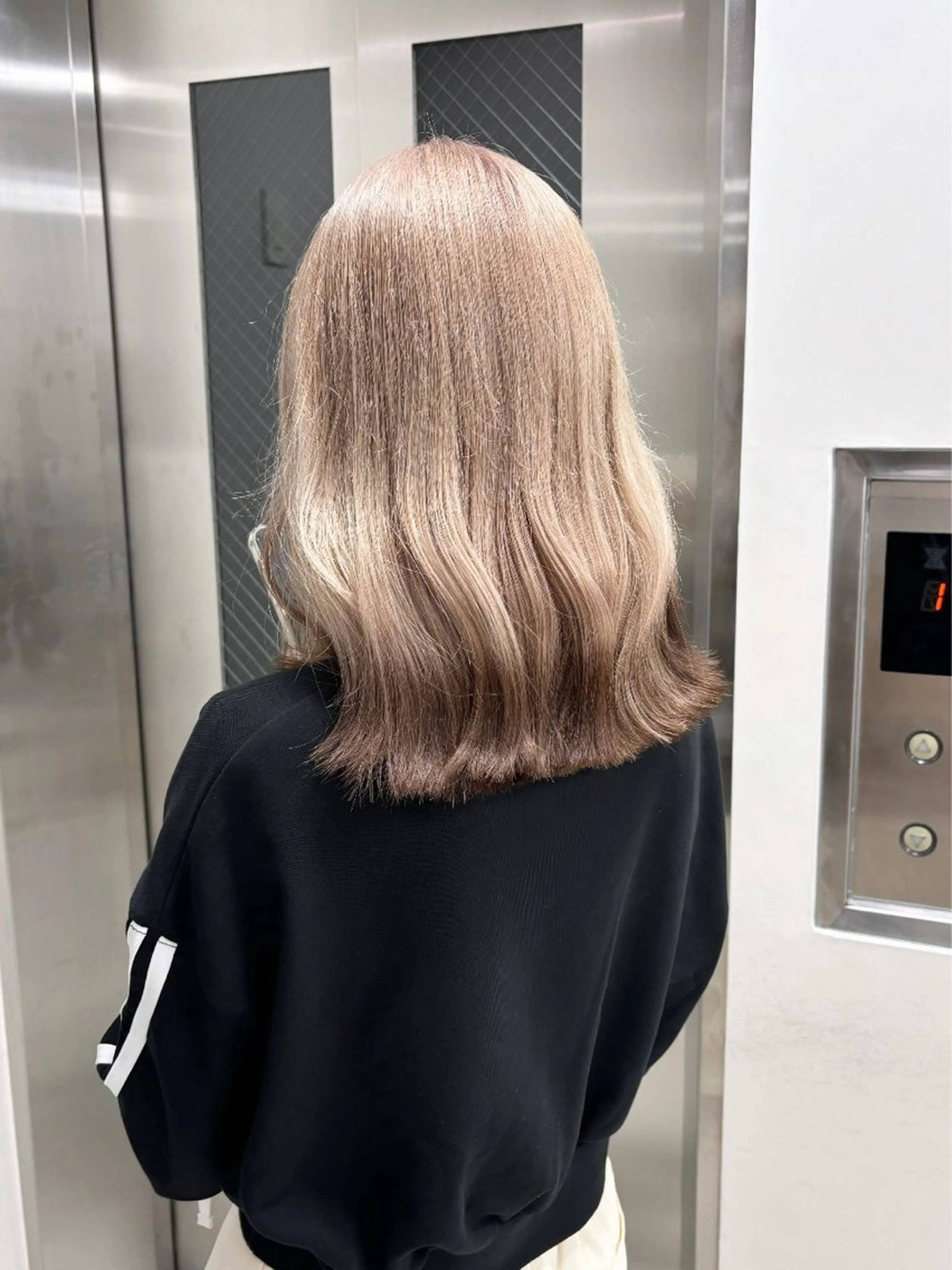 セミロング カラー ベージュカラー ブラウンカラー ホワイトベージュ Beleza Era所属・韓国レイヤー/ 縮毛矯正🎀minaのヘアスタイル