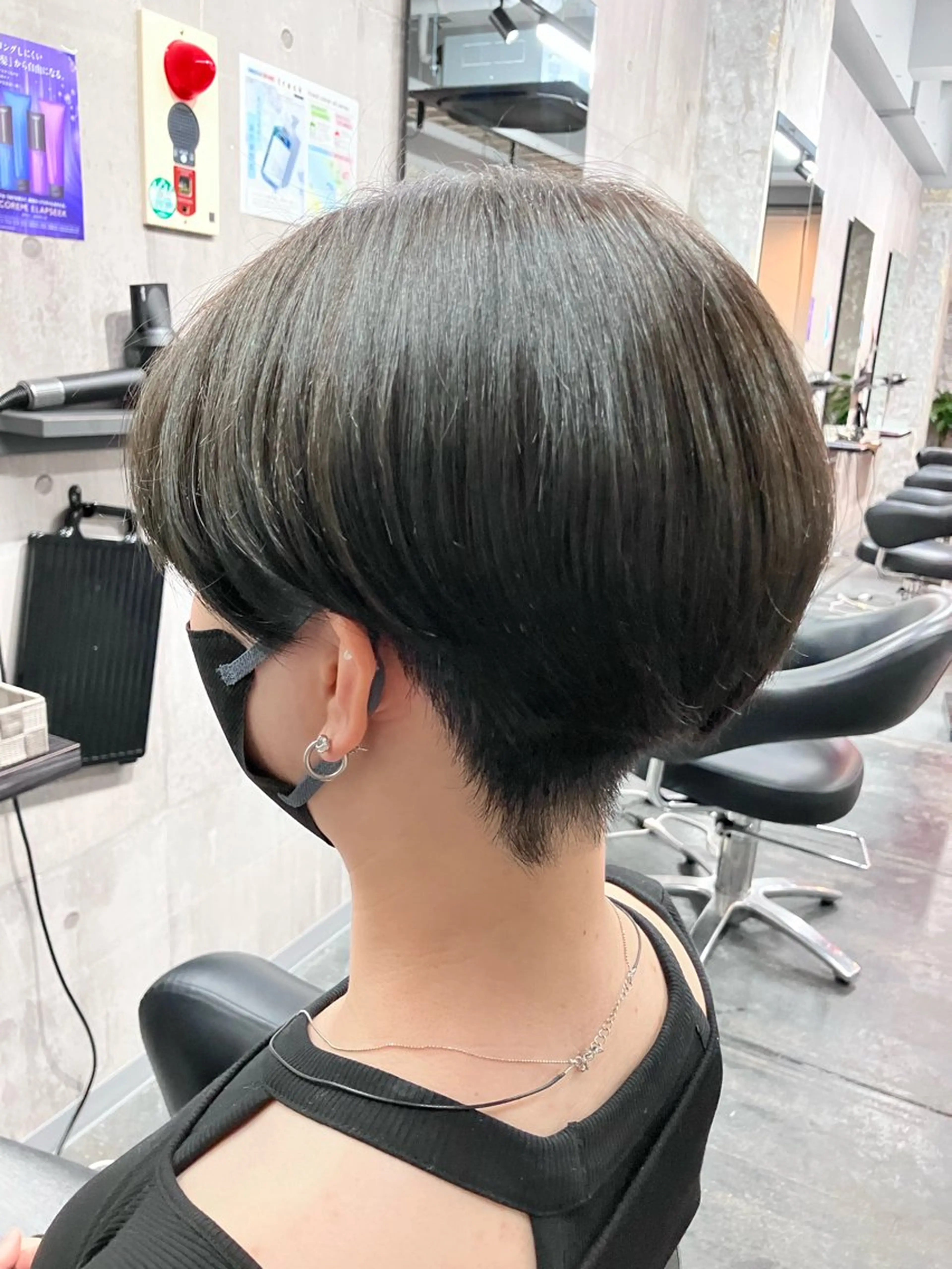 ショート カラー 東 瑠佳のヘアスタイル