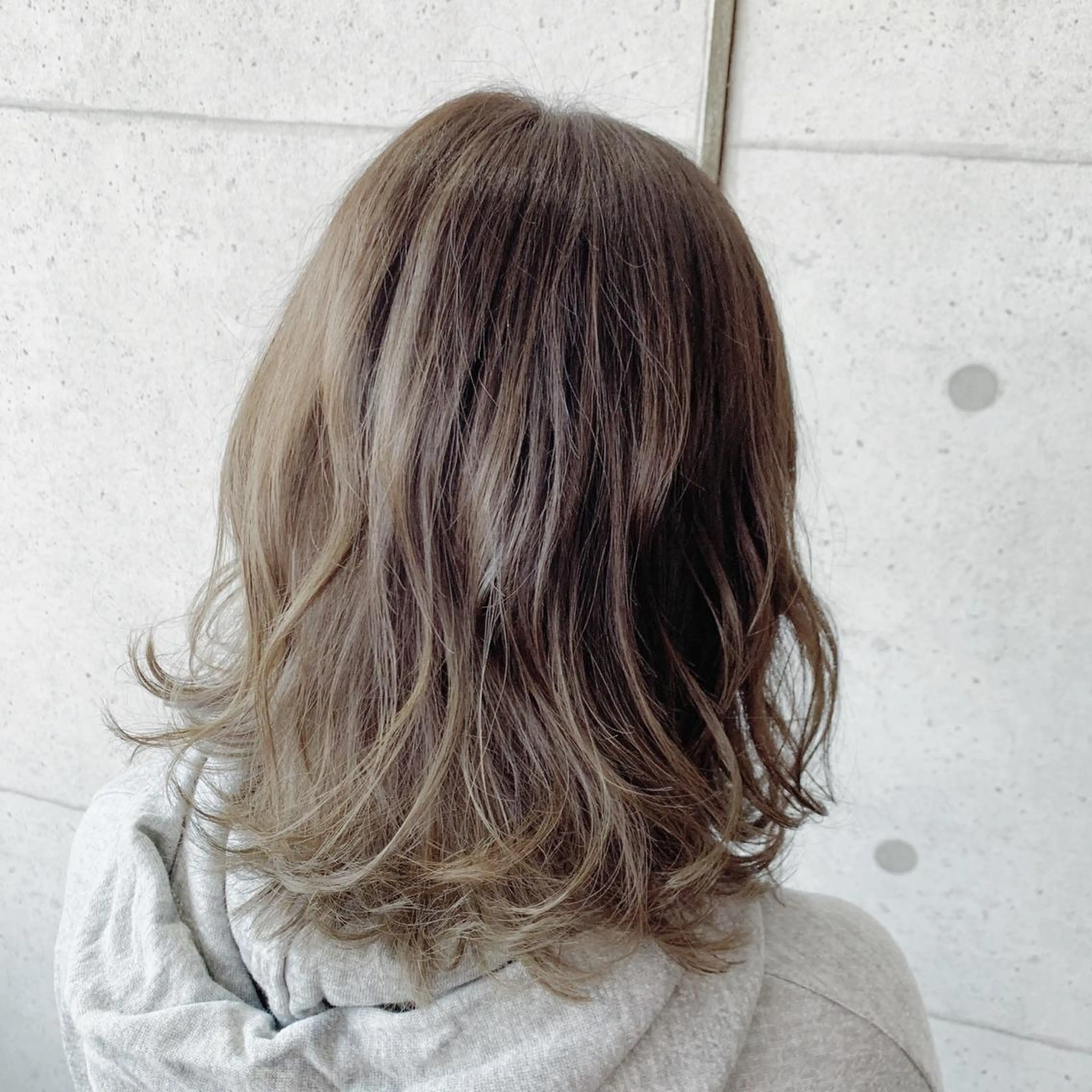 ミディアム カラー ベージュカラー 透明感カラー イルミナカラー 福森 みずきのヘアスタイル