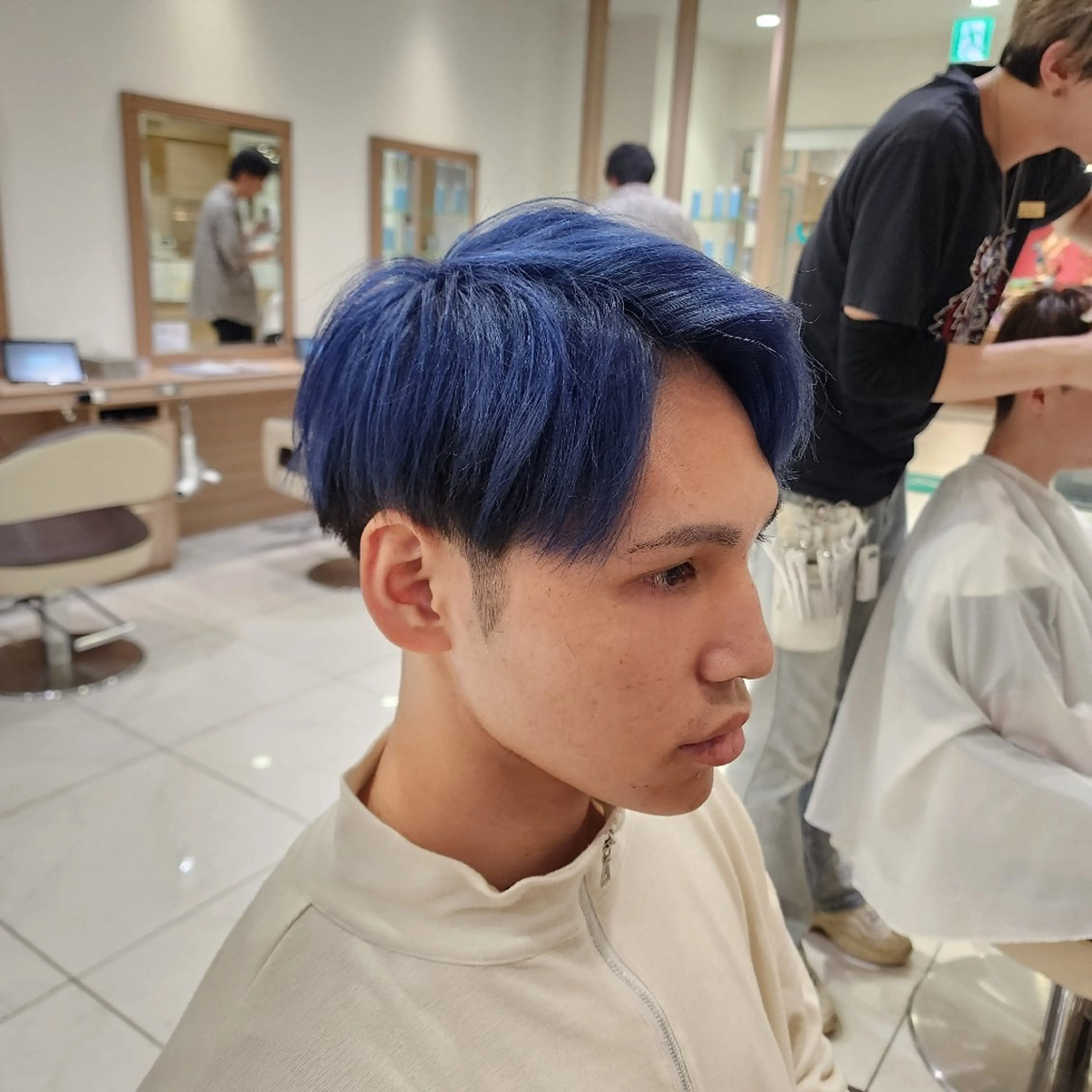 ショート カラー ブリーチ ブルーカラー 髪質改善 中村 和貴のヘアスタイル