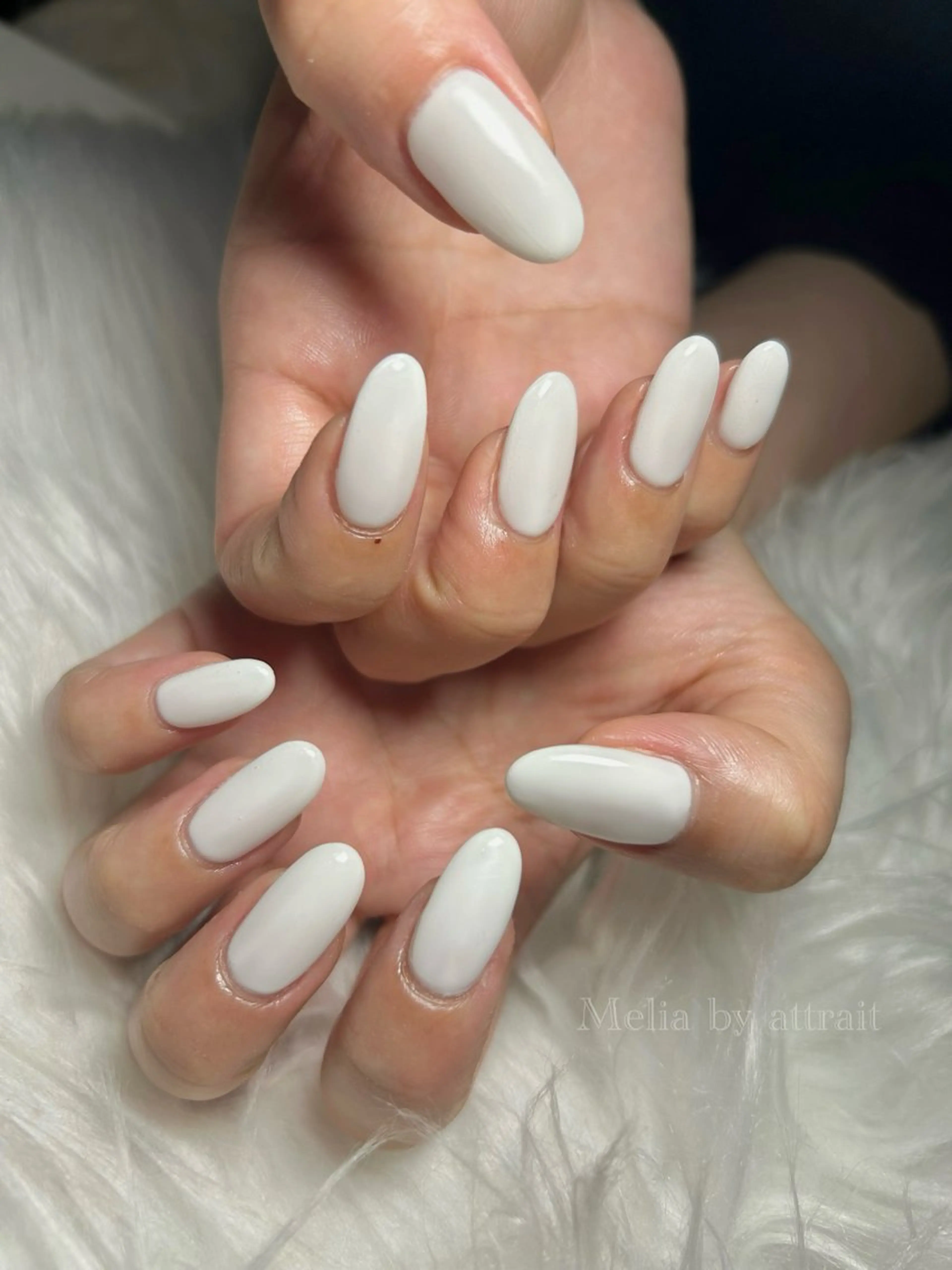 ネイル ワンカラーネイル 夏ネイル ホワイト Melia by attrait所属・Melia by attrait🌿杏のネイルデザイン