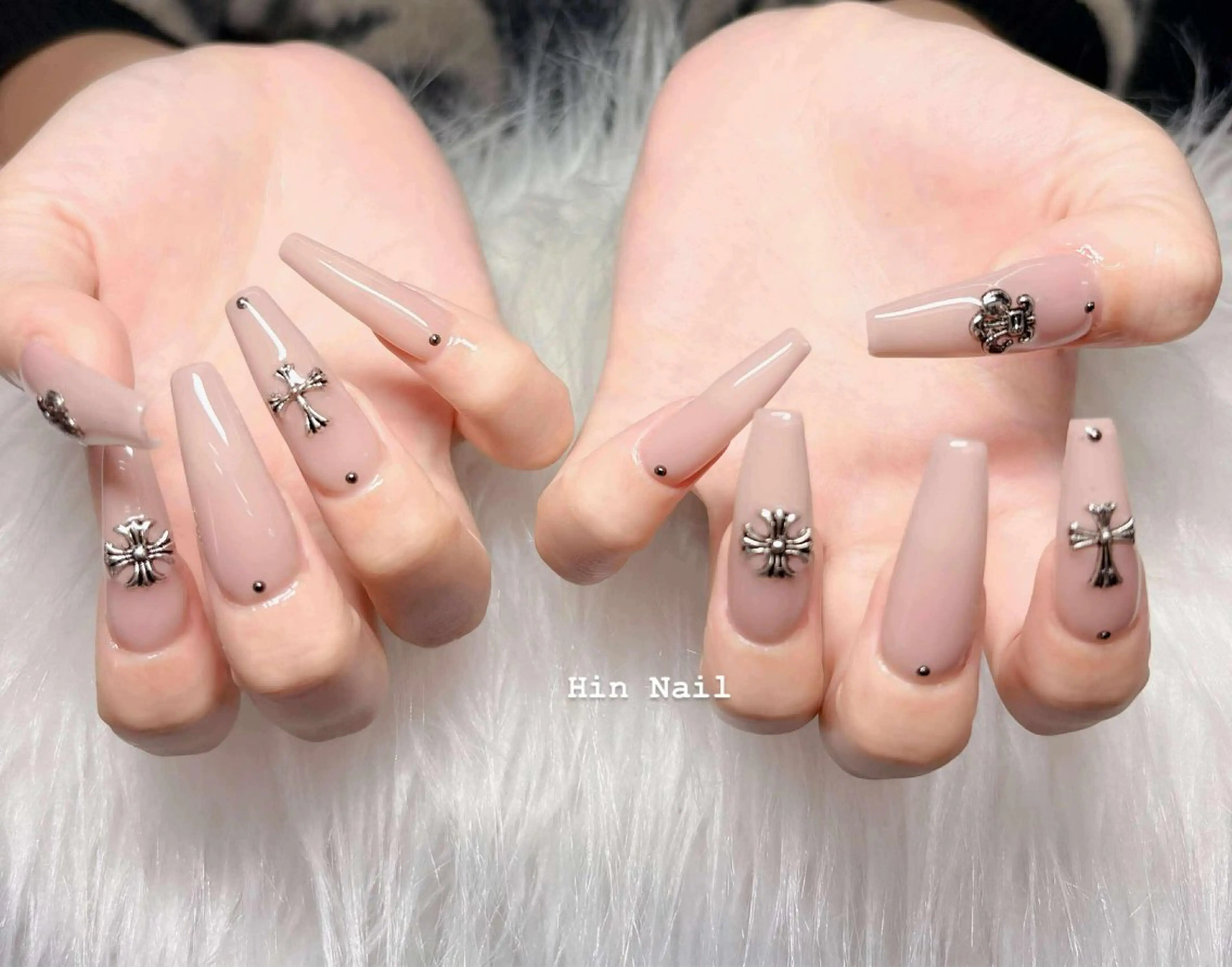 ネイル ボルドー チークネイル フレンチネイル グラデーション キラキラネイル 撮影モデル Hin  Nail所属・Hin Nail Salonのネイルデザイン