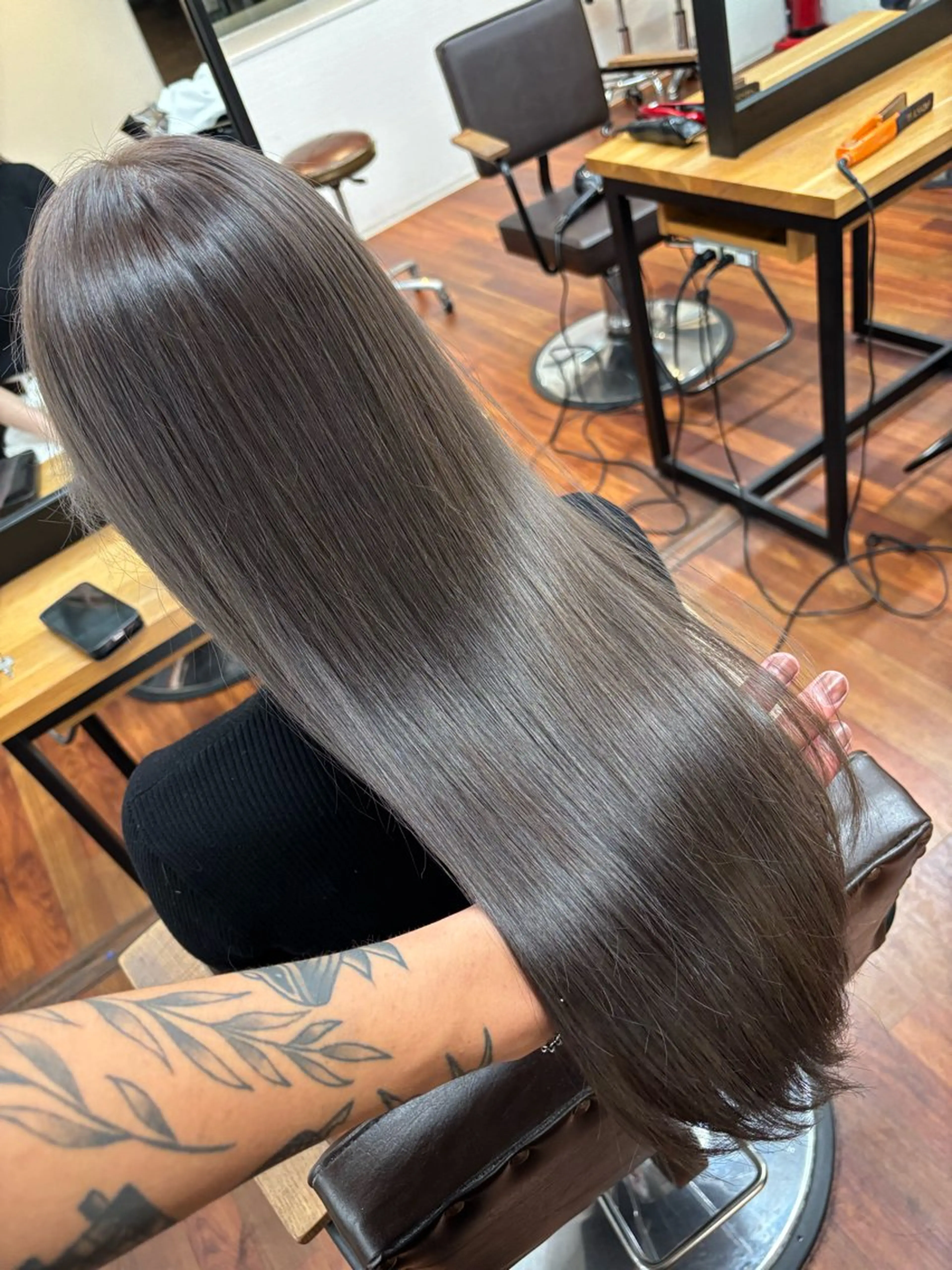 ロング カラー ヘアアレンジ ブリーチ グレージュ カット ヘアカラー トリートメント グランルッソ所属・岡山× バレイヤージュカラーのヘアスタイル