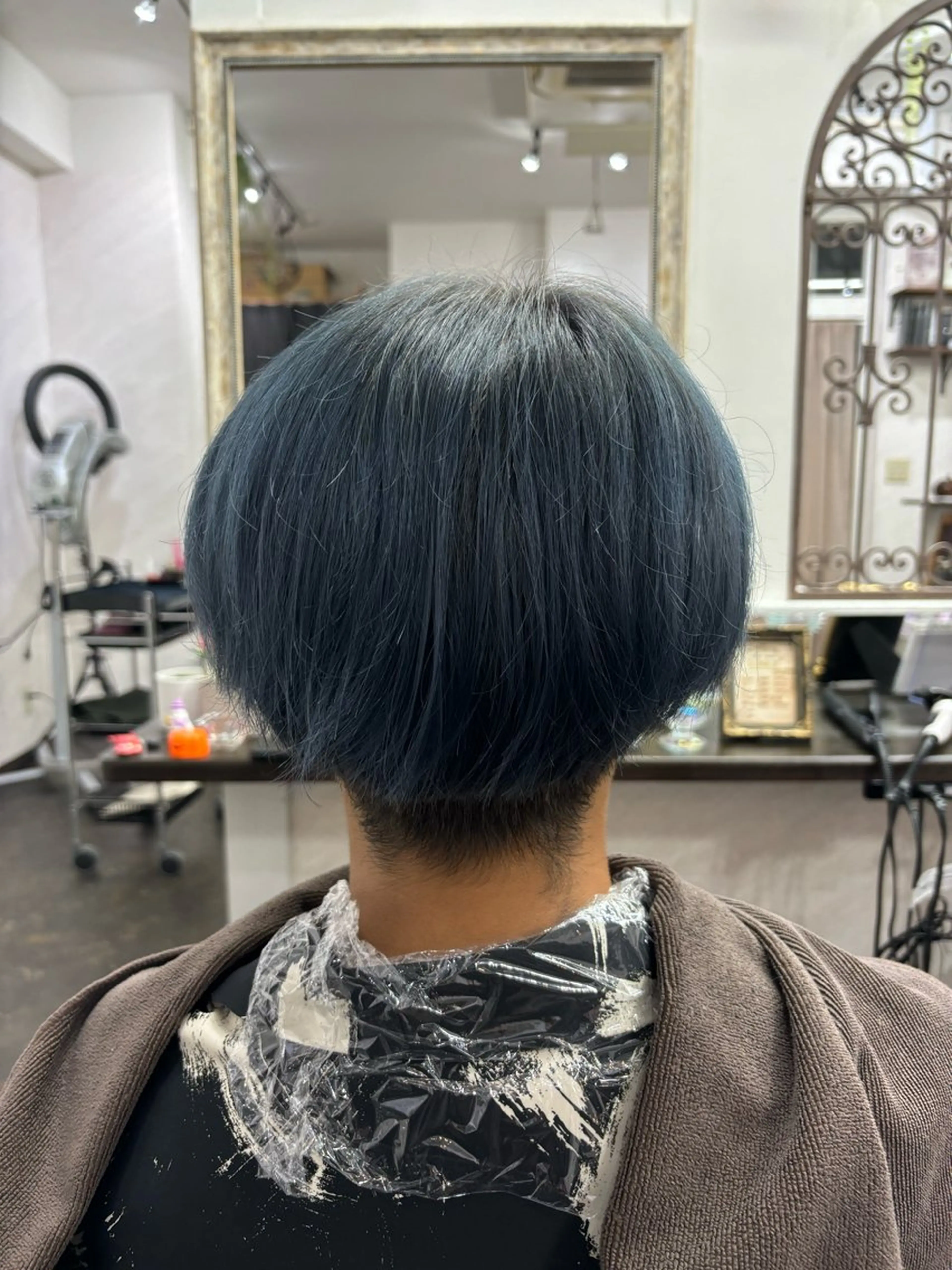 ショート カラー メンズ メンズブリーチ ブリーチ ブルーカラー liberté所属・荻沼 航希のヘアスタイル