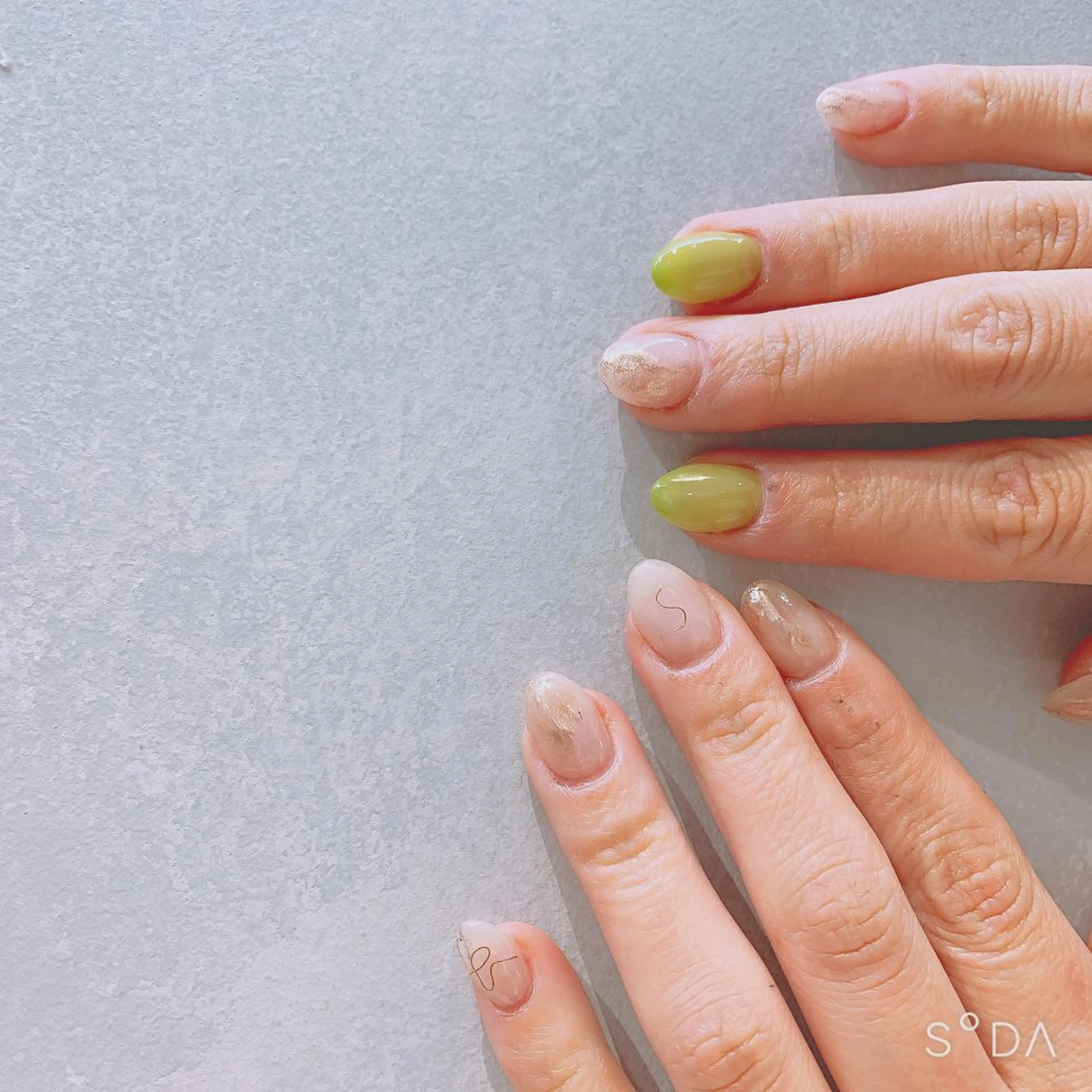 ネイル ニュアンスネイル ピスタチオネイル Rena colore'のネイルデザイン