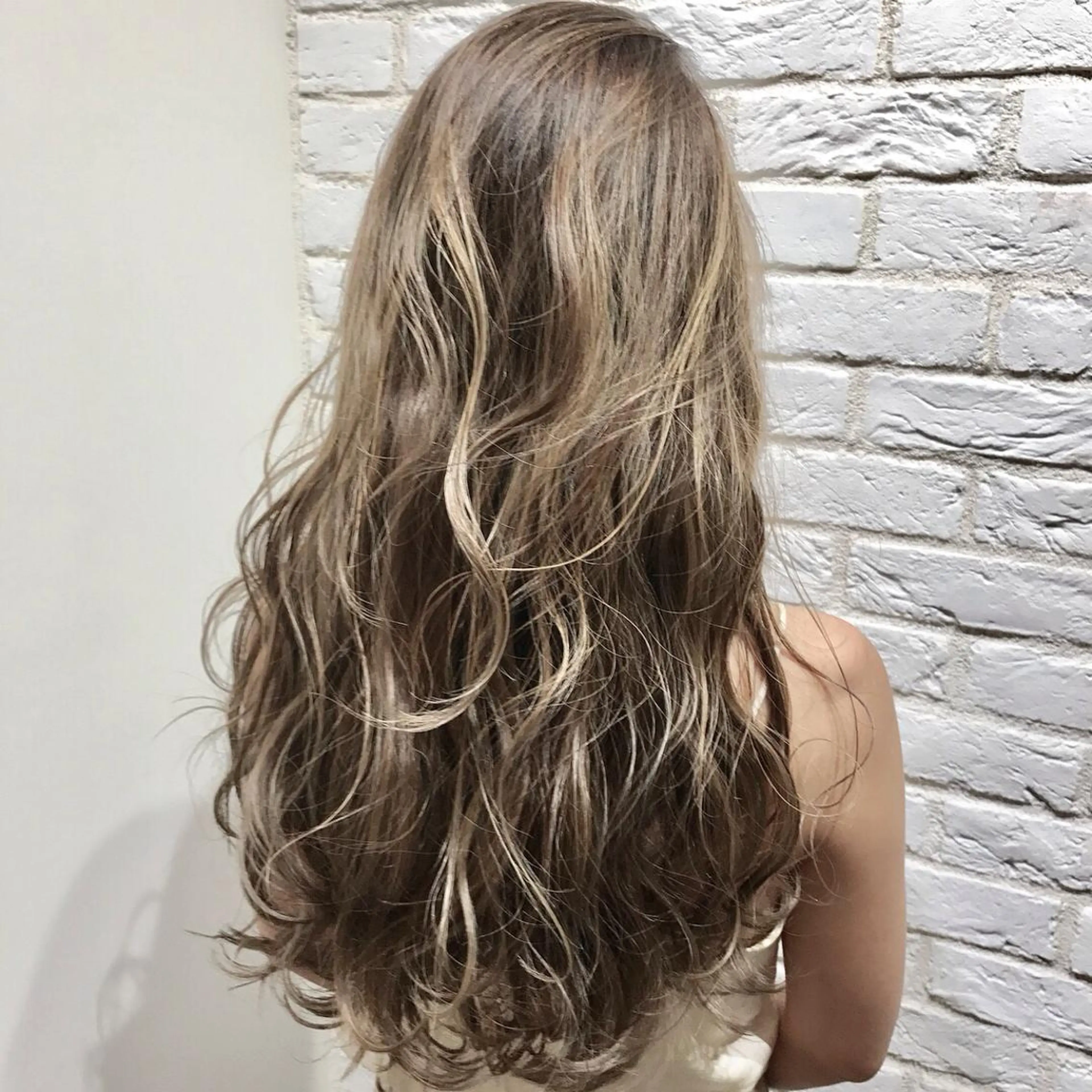 ロング カラー Neale. yumiのヘアスタイル