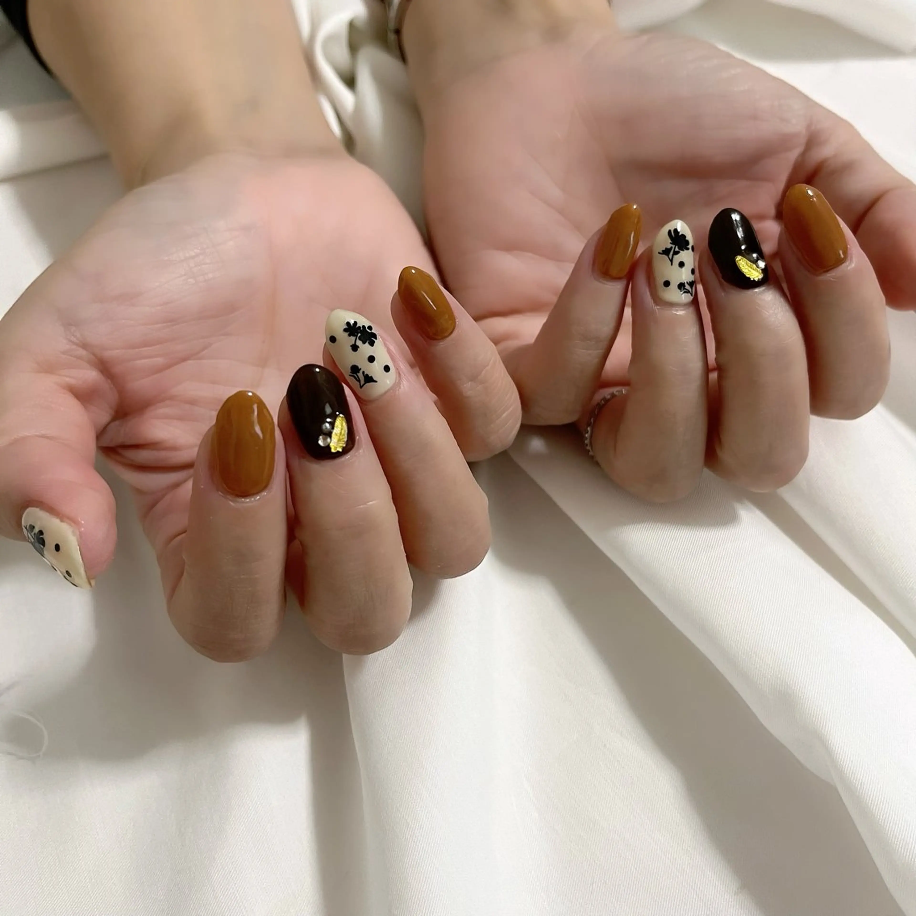 ネイル ブラウン フラワーネイル ワンカラーネイル ハンドネイル tytto nail ❤︎‪‪eri‪‪のネイルデザイン
