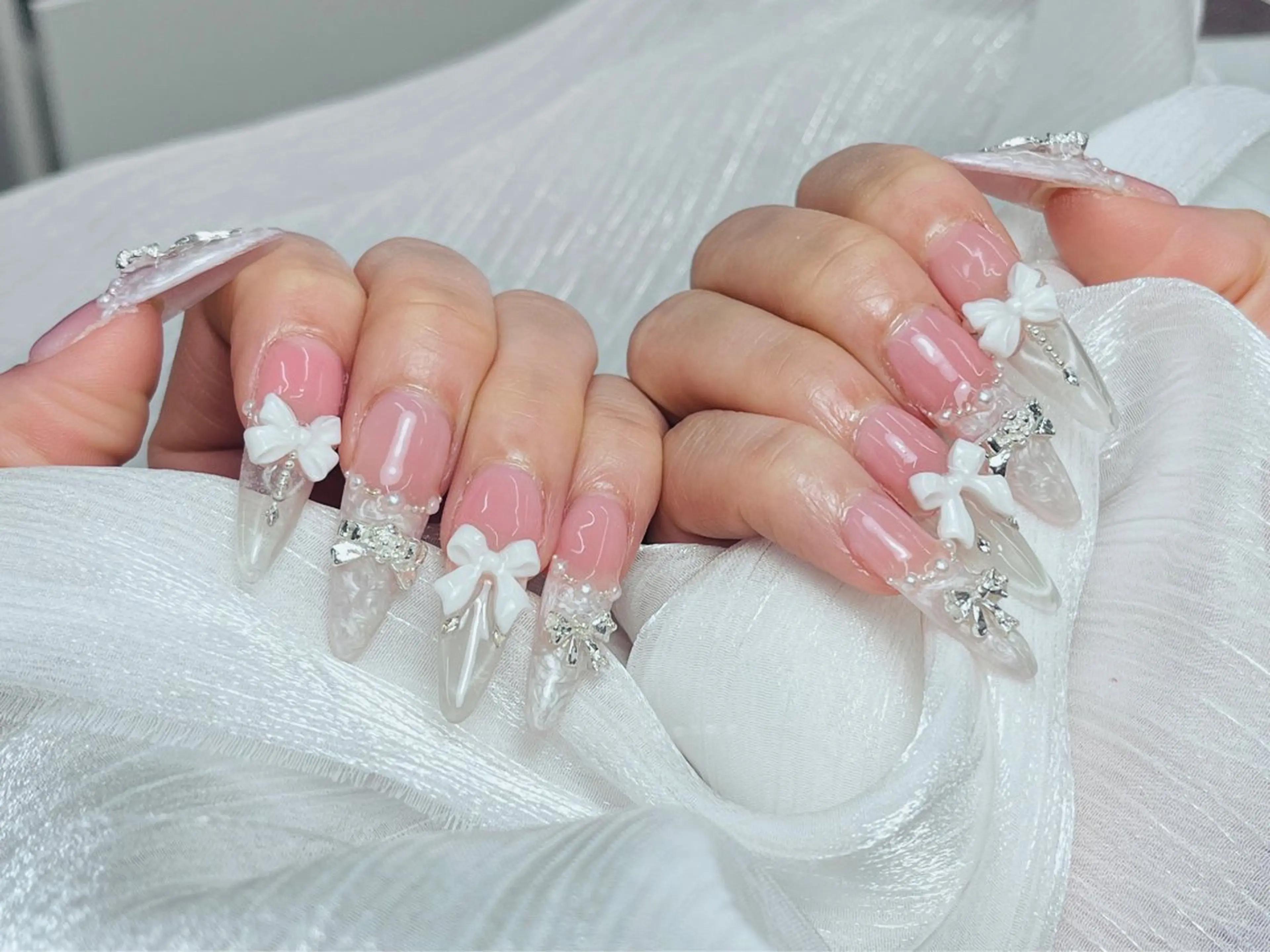 ロング 韓国風ヘア ハンドネイル トゥー フエンのネイルデザイン