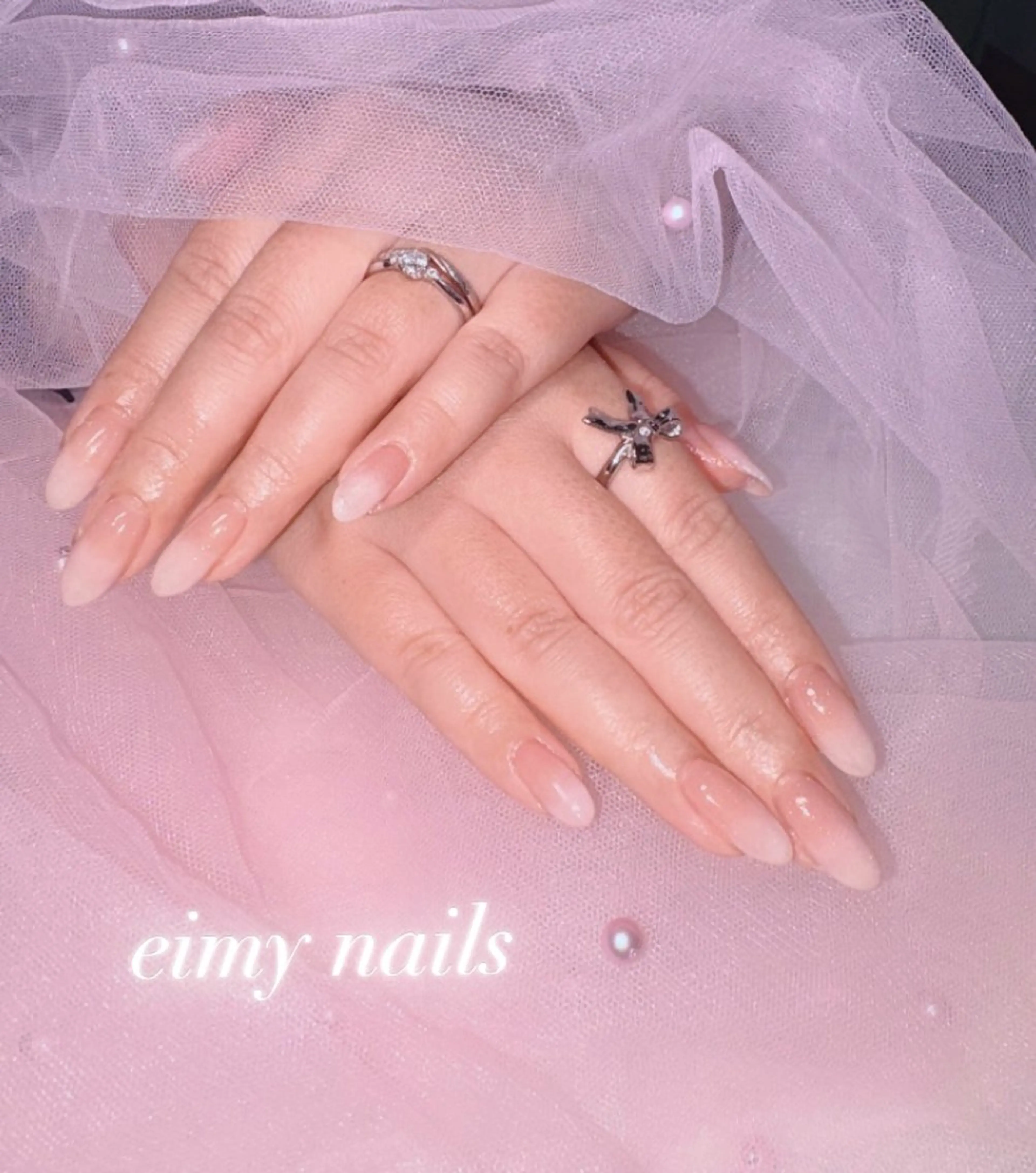 ネイル アートネイル グラデーション ラメ(グリッター) ロングネイル リボン ハンドネイル 🤍eimy nails🤍所属・eimy nails♡のネイルデザイン