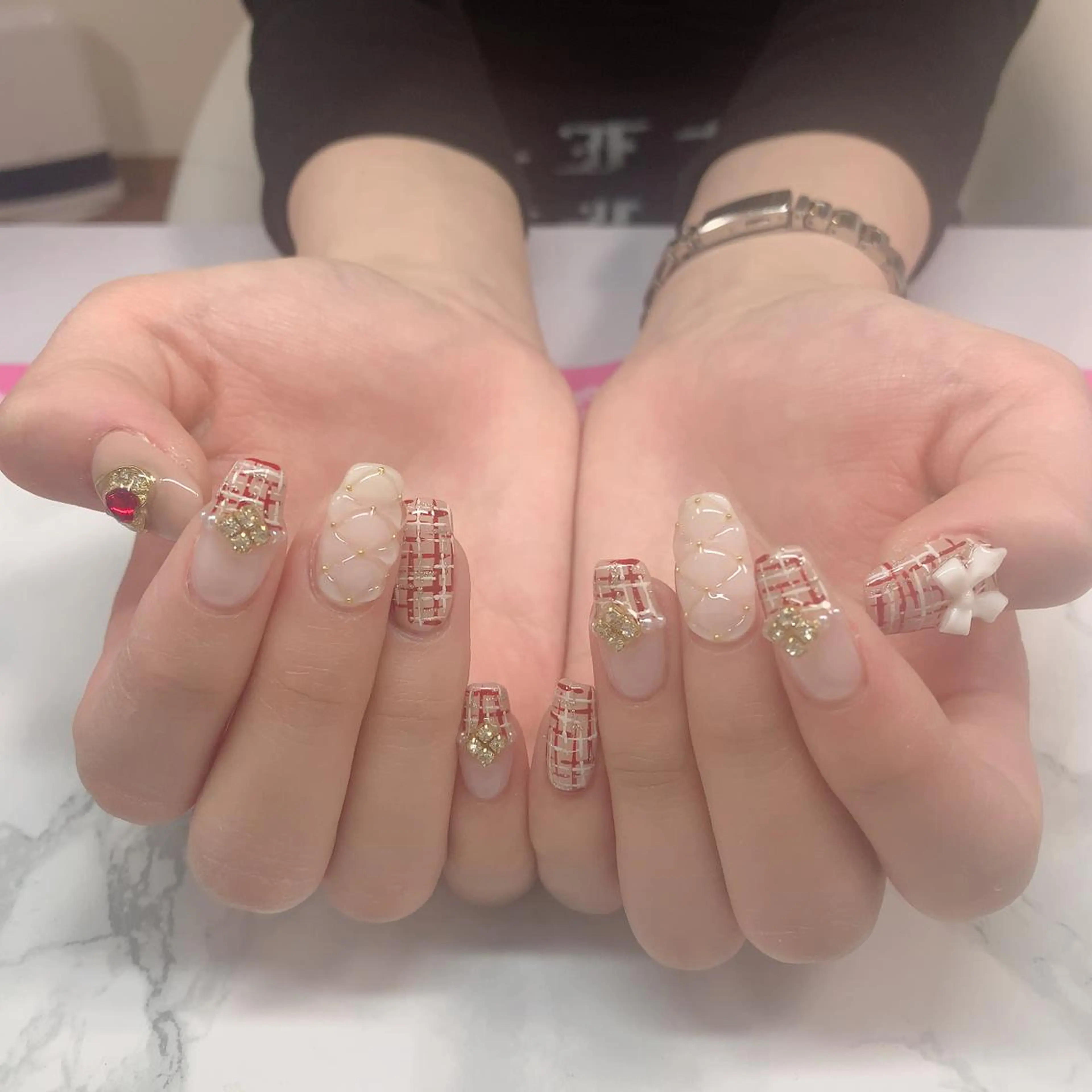 ネイル はな💎ネイル ワンホン、長さ出しのネイルデザイン