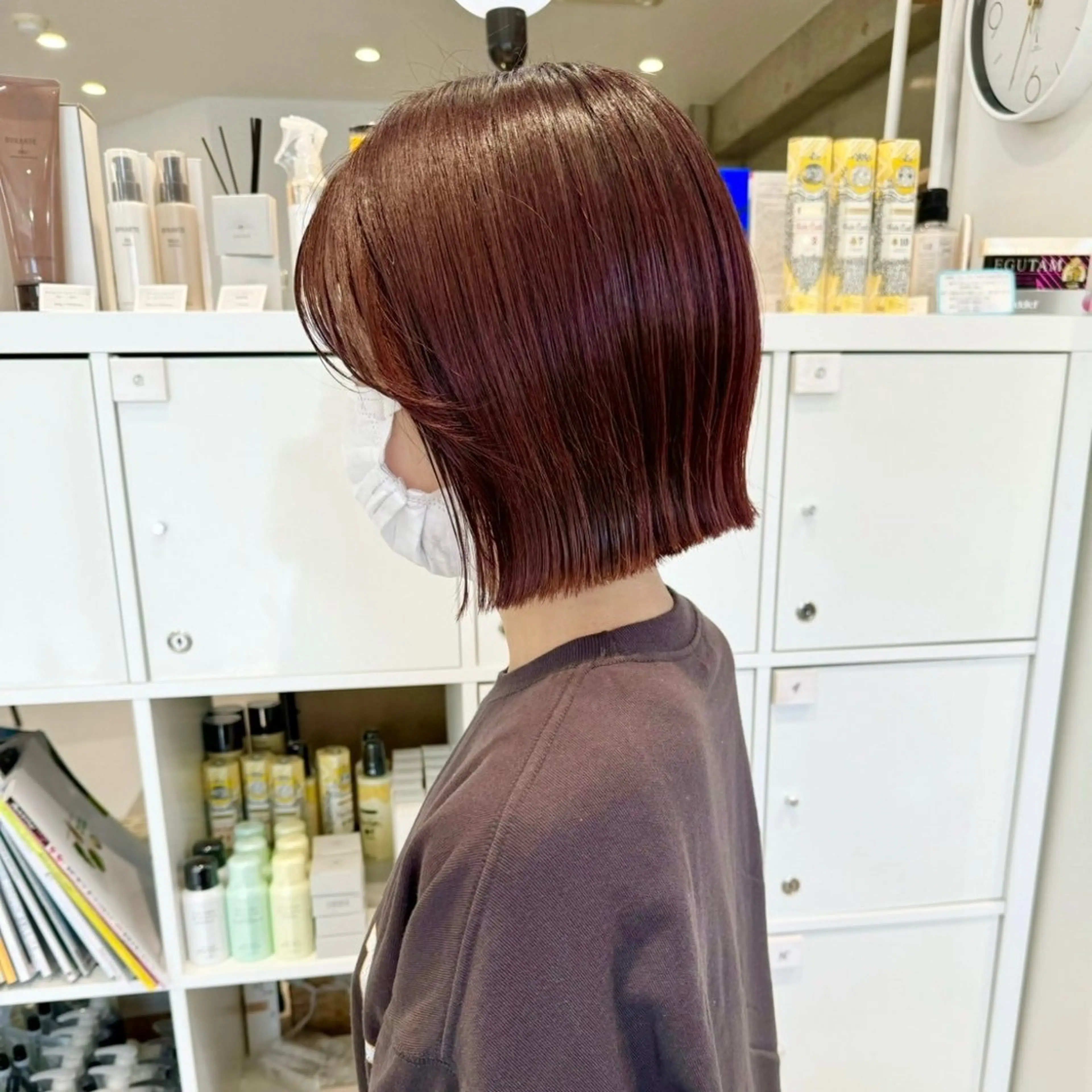 ショート カラー 切りっぱなしボブ ピンクカラー バイオレットカラー ボブ 会田有紀 /切りっぱなしボブのヘアスタイル