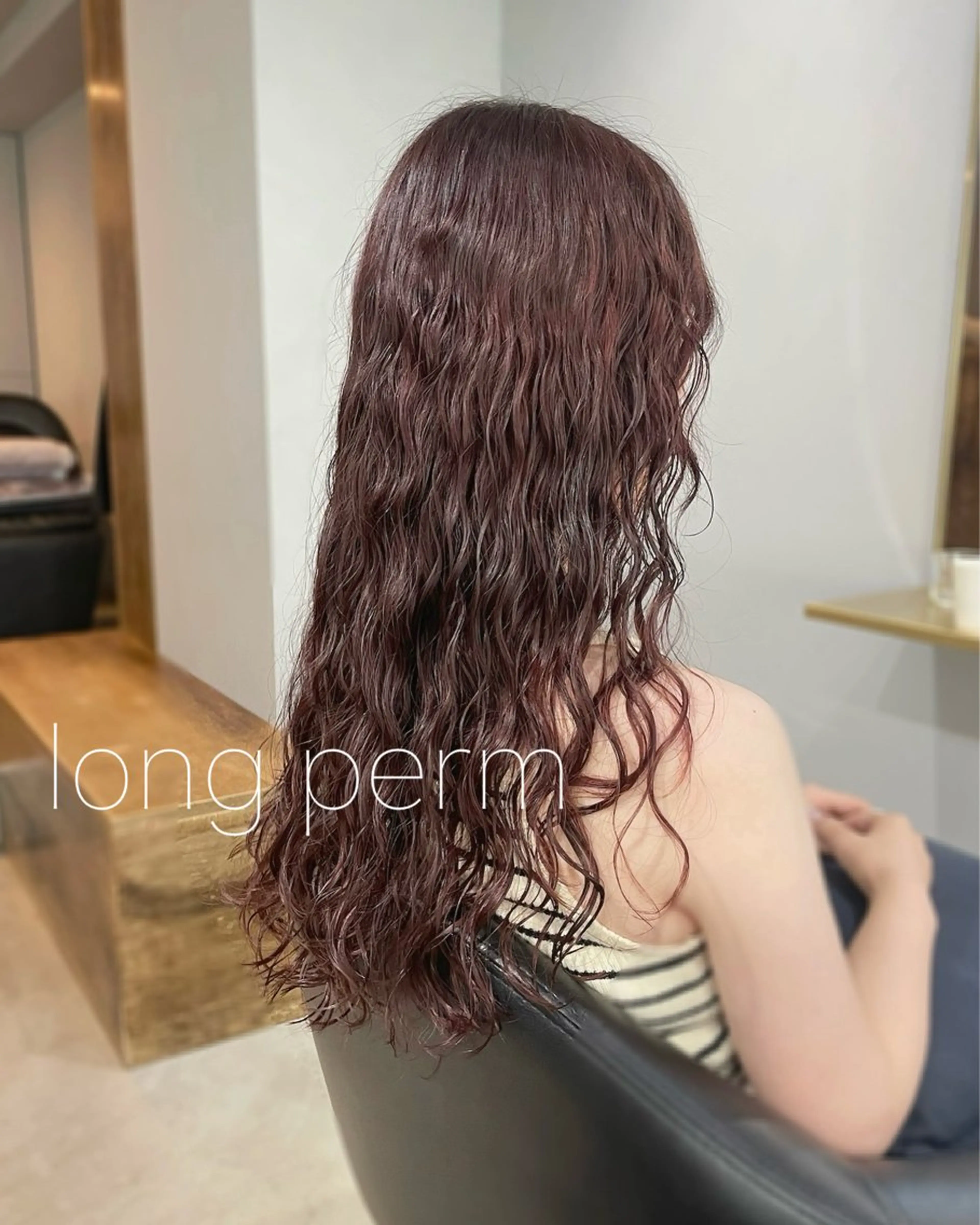 ロング カラー パーマ ロング カット ヘアカラー パーマ トリートメント 【arc】Ruri コテ巻き風パーマのヘアスタイル