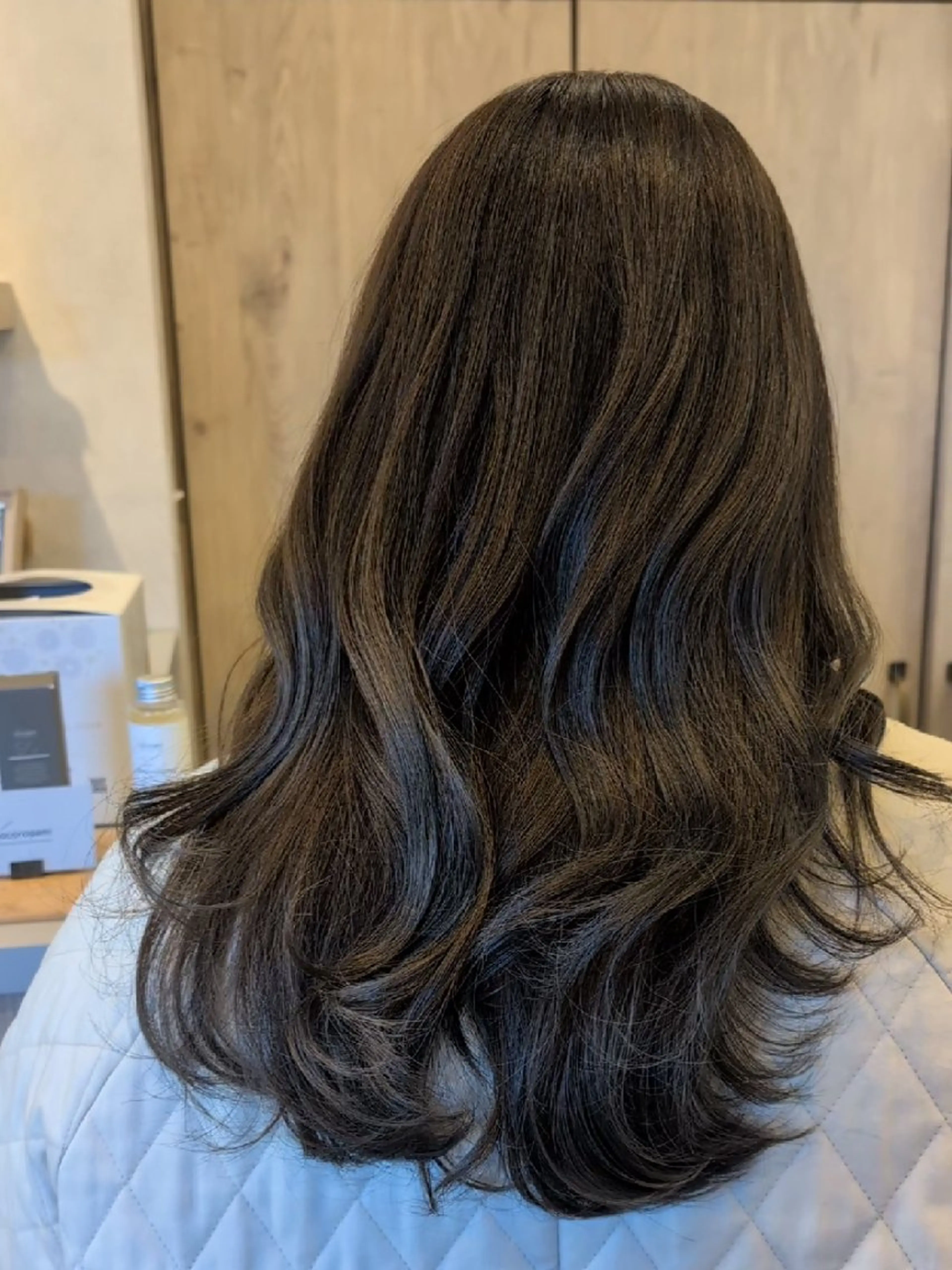 ロング カラー グレージュ ラベンダーカラー ラベンダーグレージュ ラベンダーグレー “垢抜けパーマヘア” 佐藤ジルのヘアスタイル