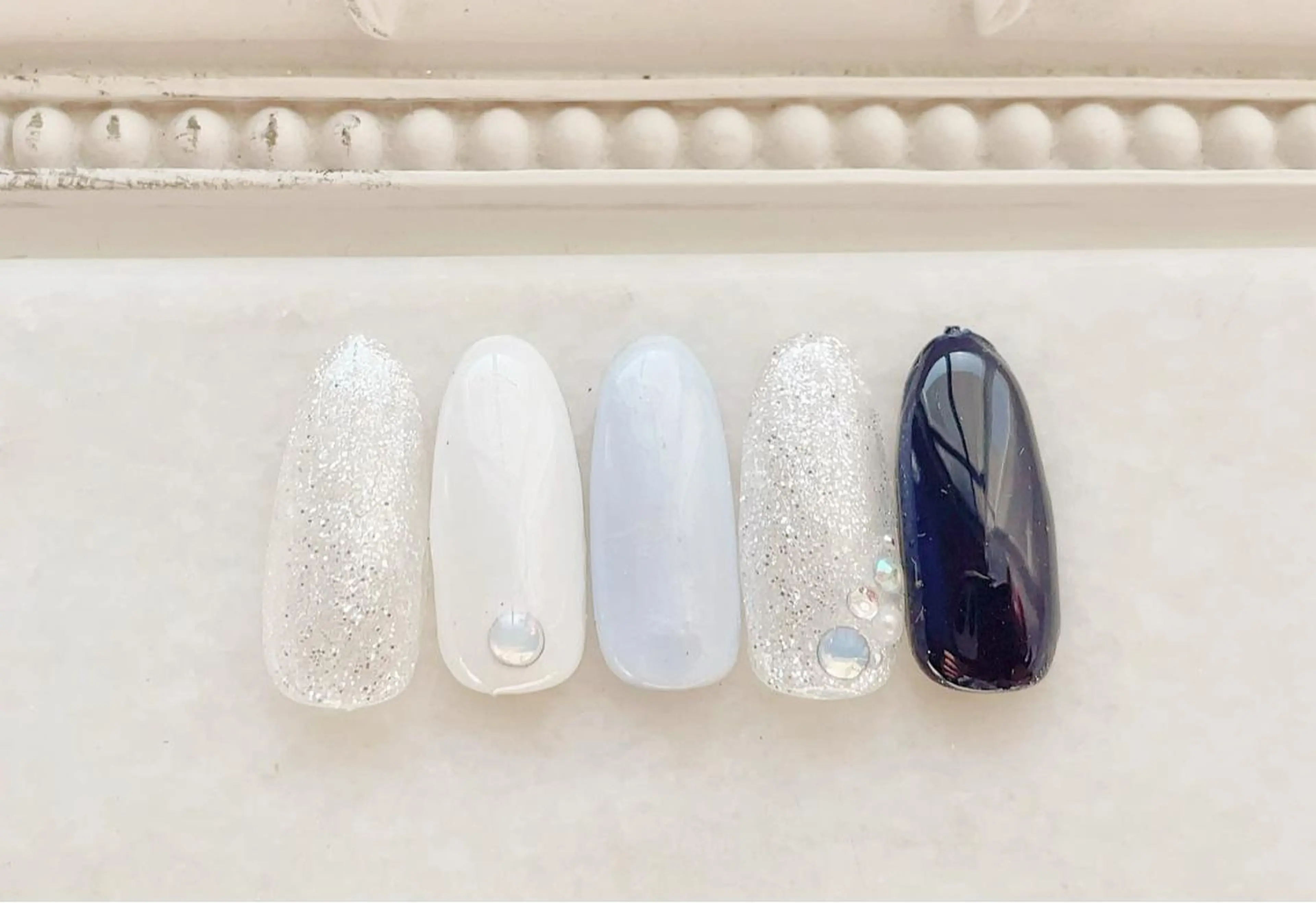 ネイル ジェルネイル キラキラネイル パラジェル 冬ネイル ハンドネイル Satomi  のネイルデザイン