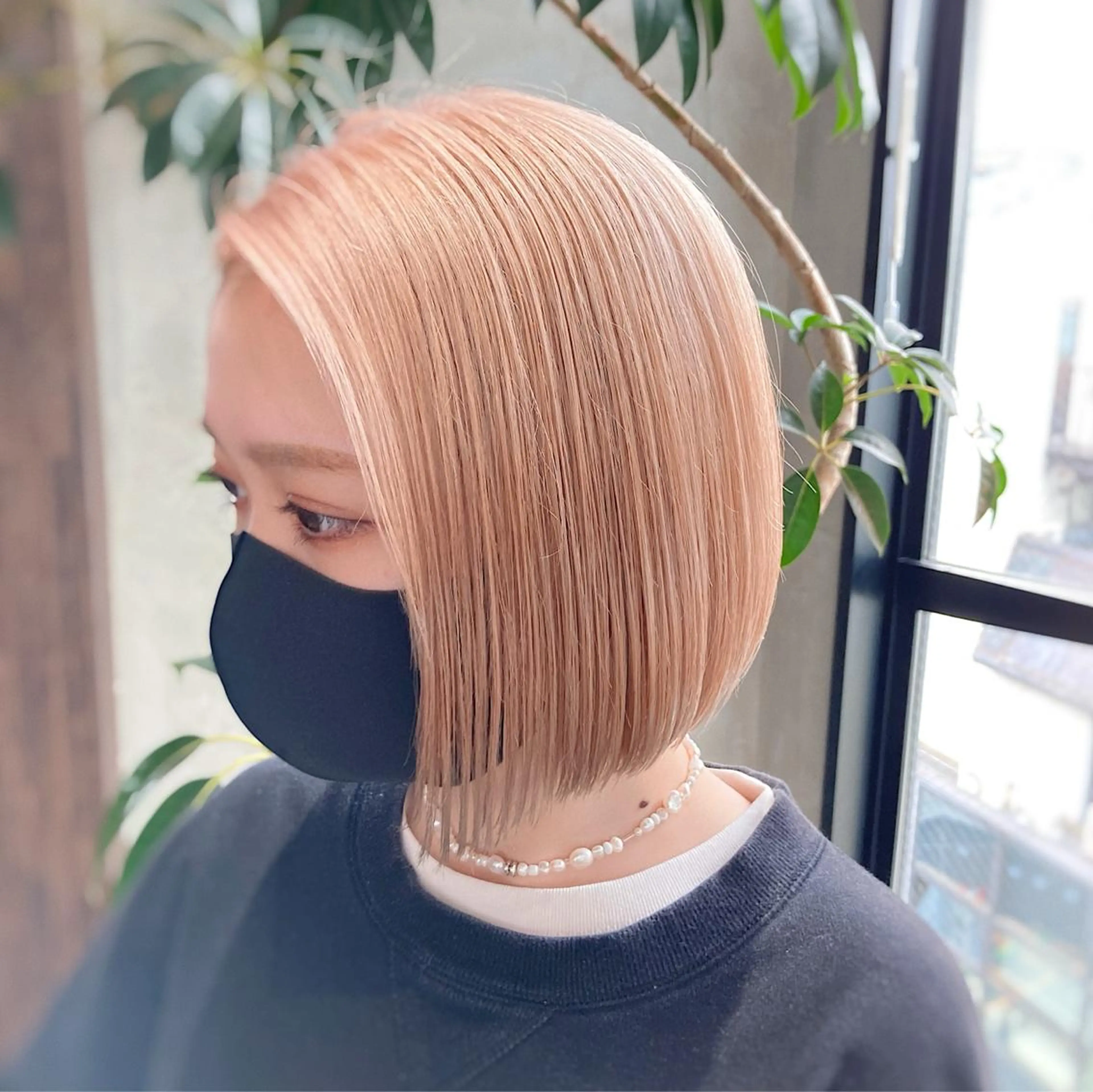 ショート カラー 切りっぱなしボブ ハイトーンカラー ボブ 波巻きスパイラルパー マ/シャドウパーマ駿のヘアスタイル