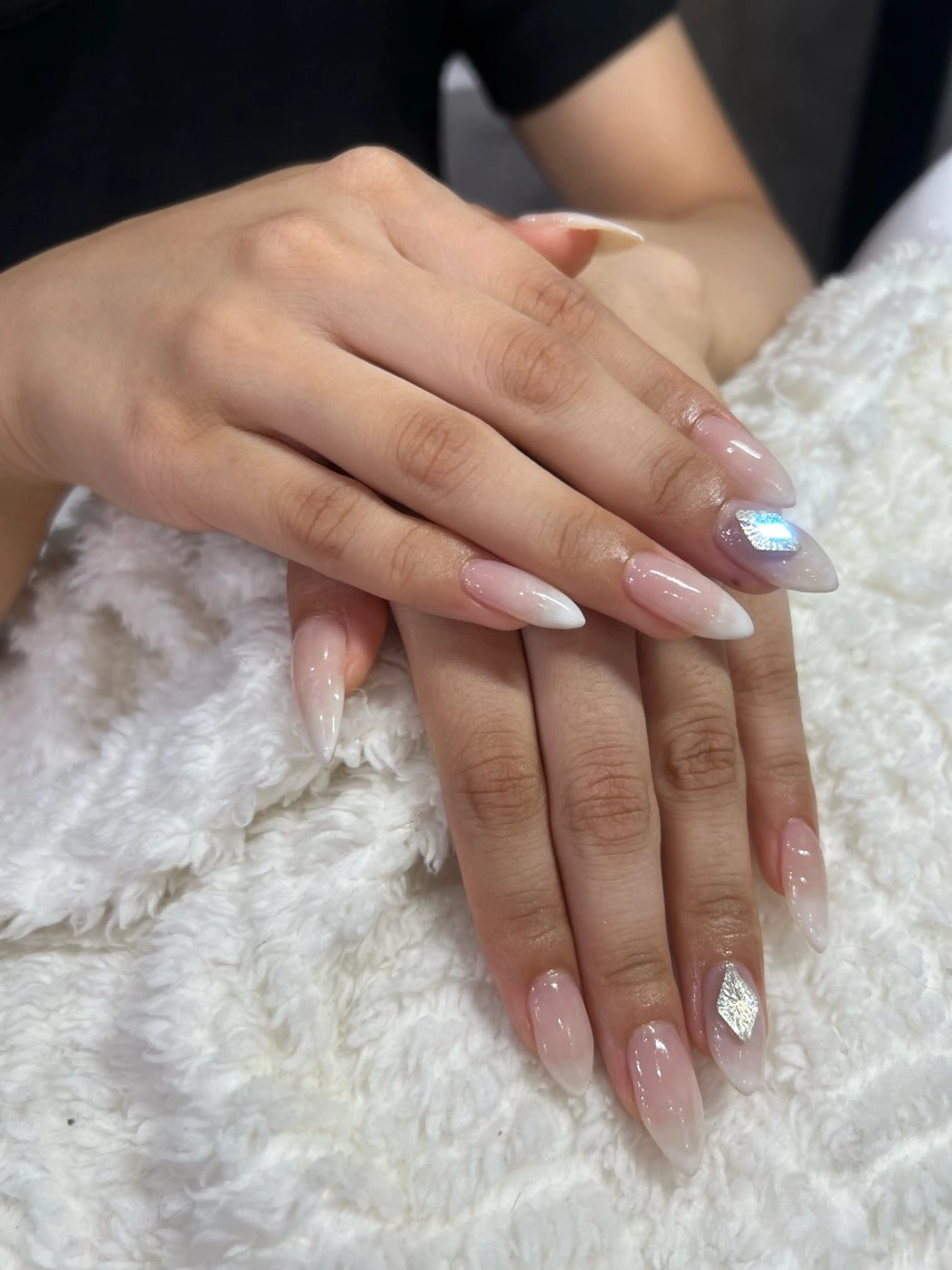 ネイル グラデーション ホワイト LACHIC所属・LACHIC NOZOMIのネイルデザイン