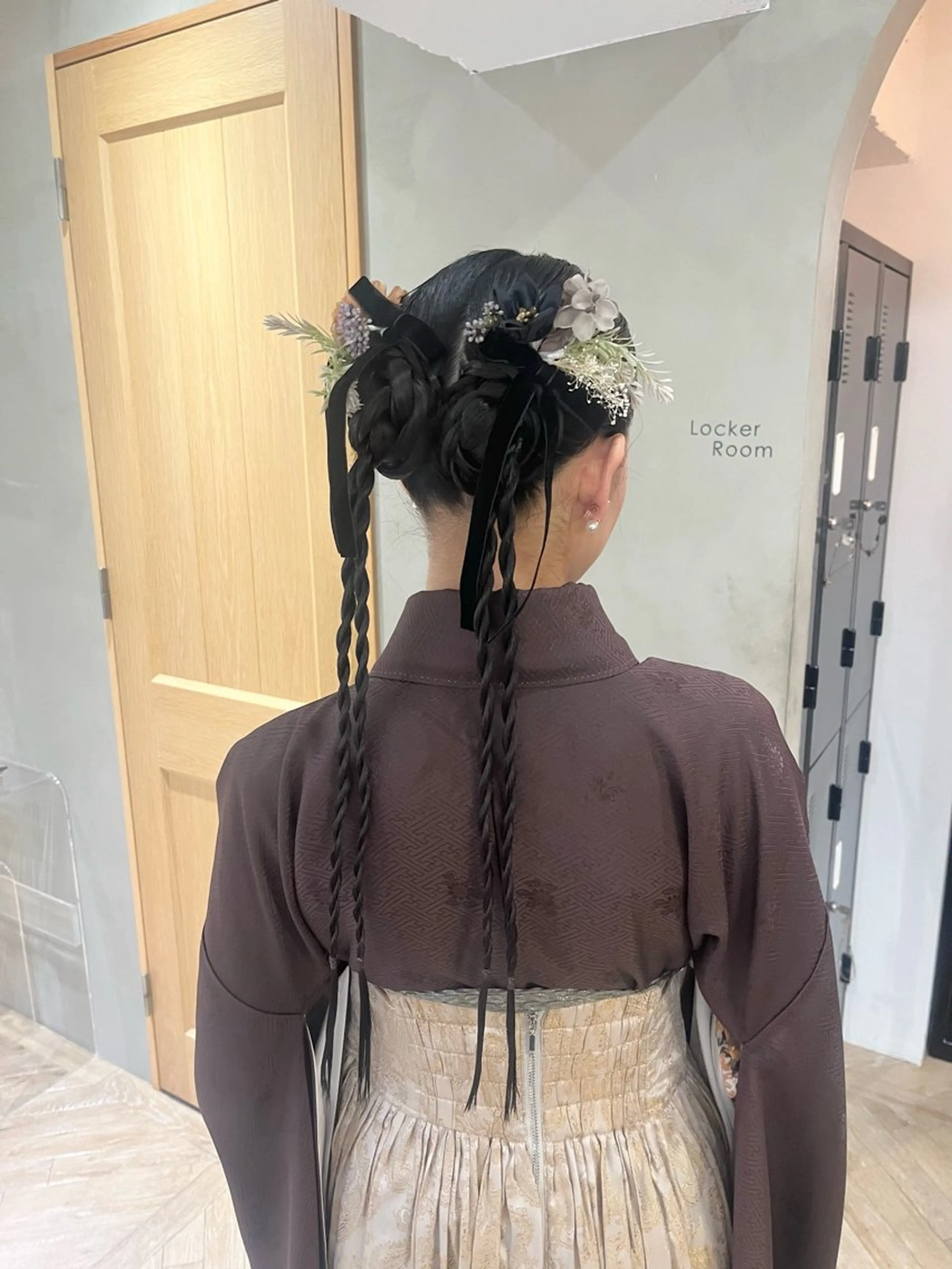 ロング カラー ヘアアレンジ お団子ヘア ハイトーンカラー ヘアカラー トリートメント くすみカラー/ ヒガ ローレンのヘアスタイル