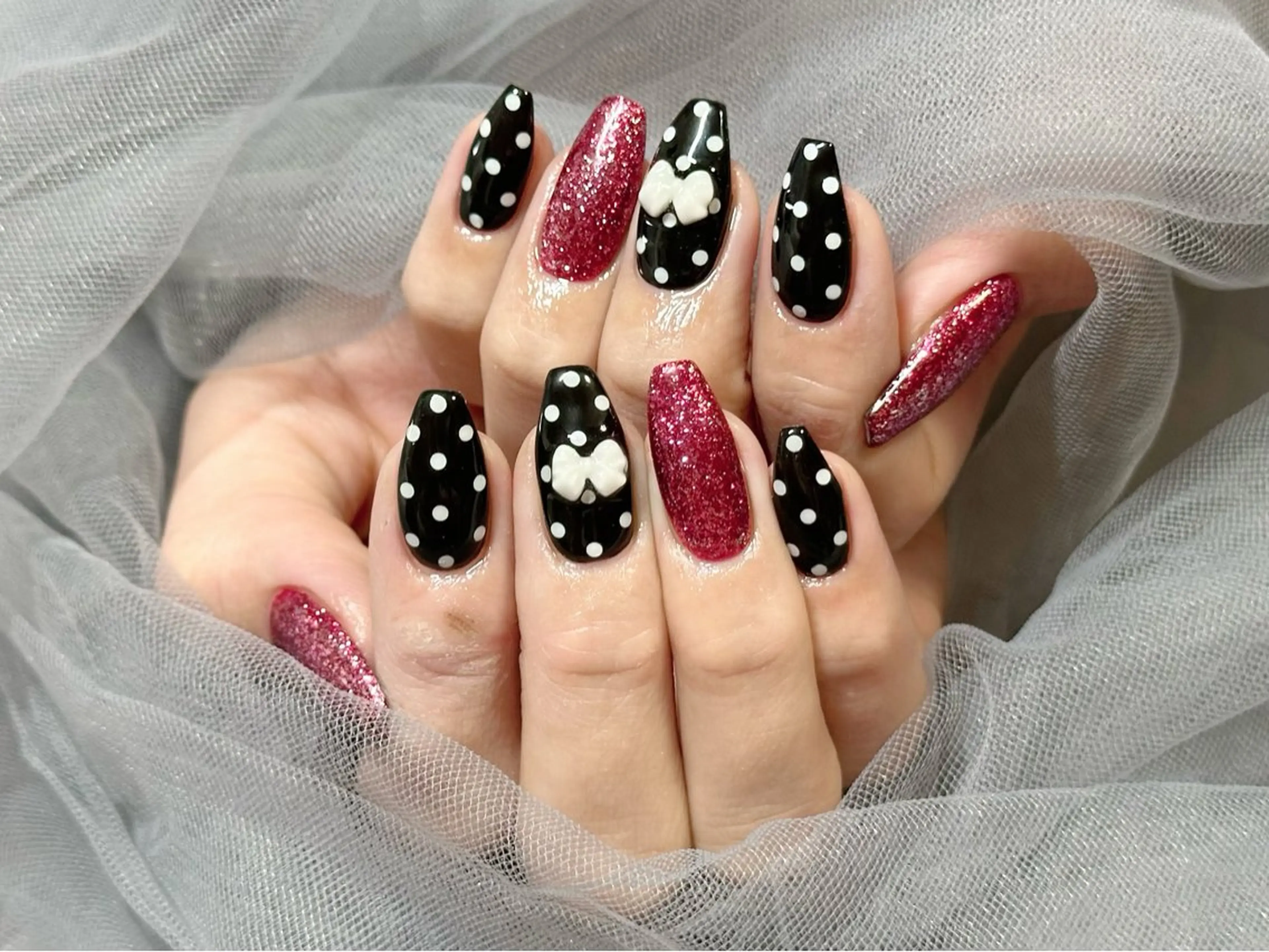 ネイル ドット ラメ(グリッター) 赤色 ハンドネイル KURELLY所属・Nail Salon KURELLYのネイルデザイン