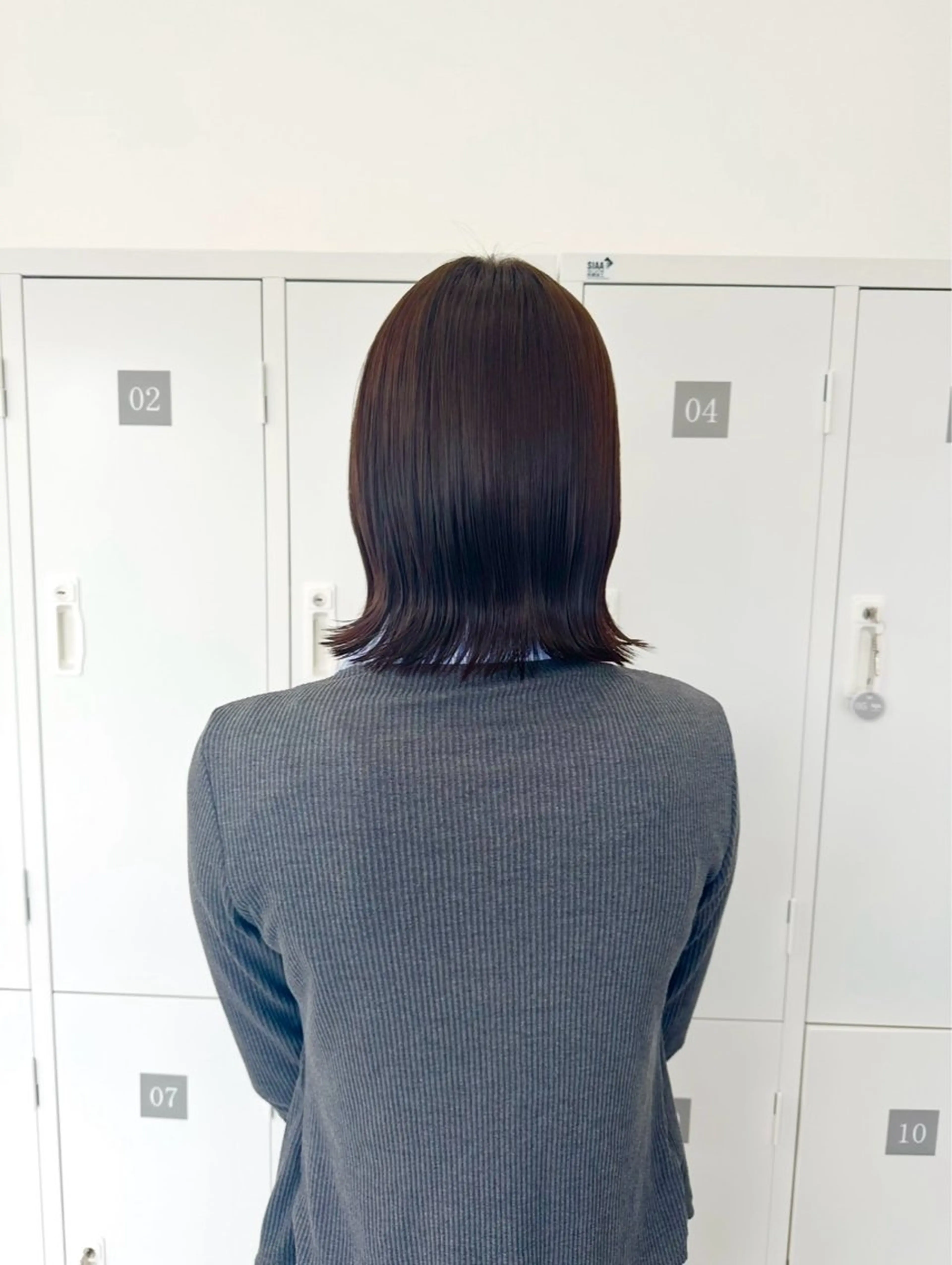 ミディアム カラー 相田 絢音のヘアスタイル