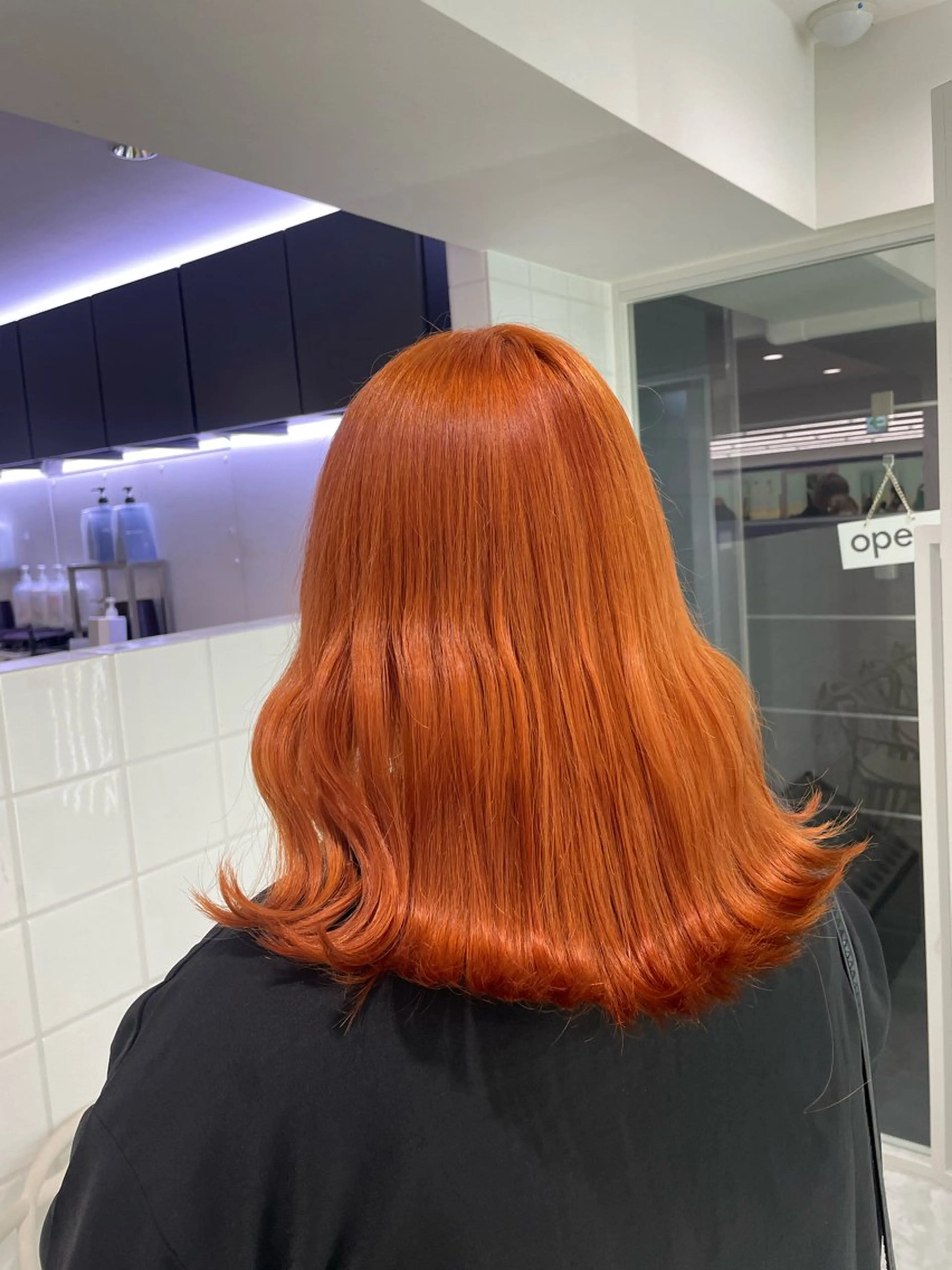 ミディアム カラー ヘアアレンジ ハイトーンカラー オレンジ カット ヘアカラー トリートメント ヘッドスパ ヘアセット 顔まわりカット の達人のヘアスタイル