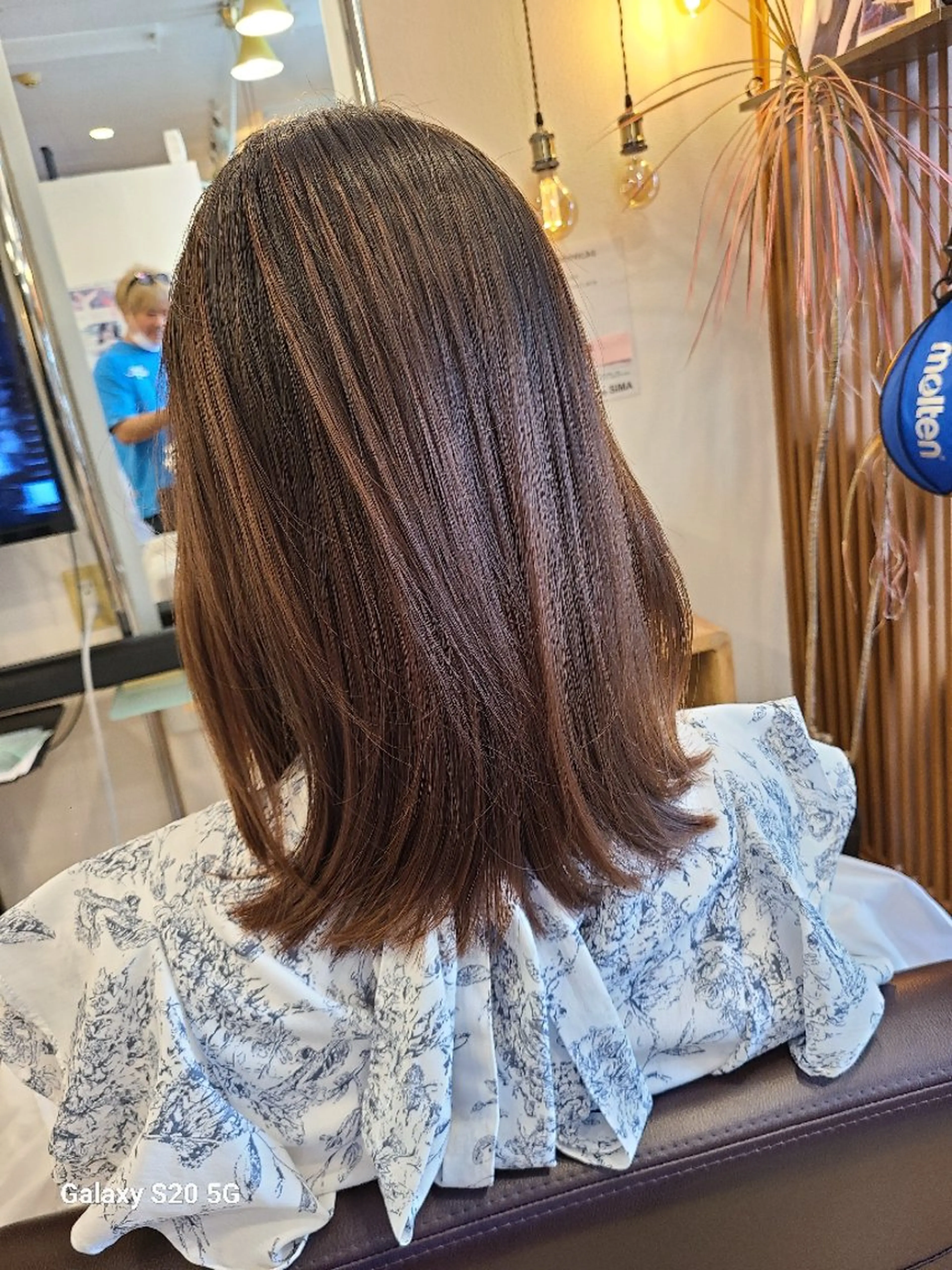 ミディアム シ マのヘアスタイル