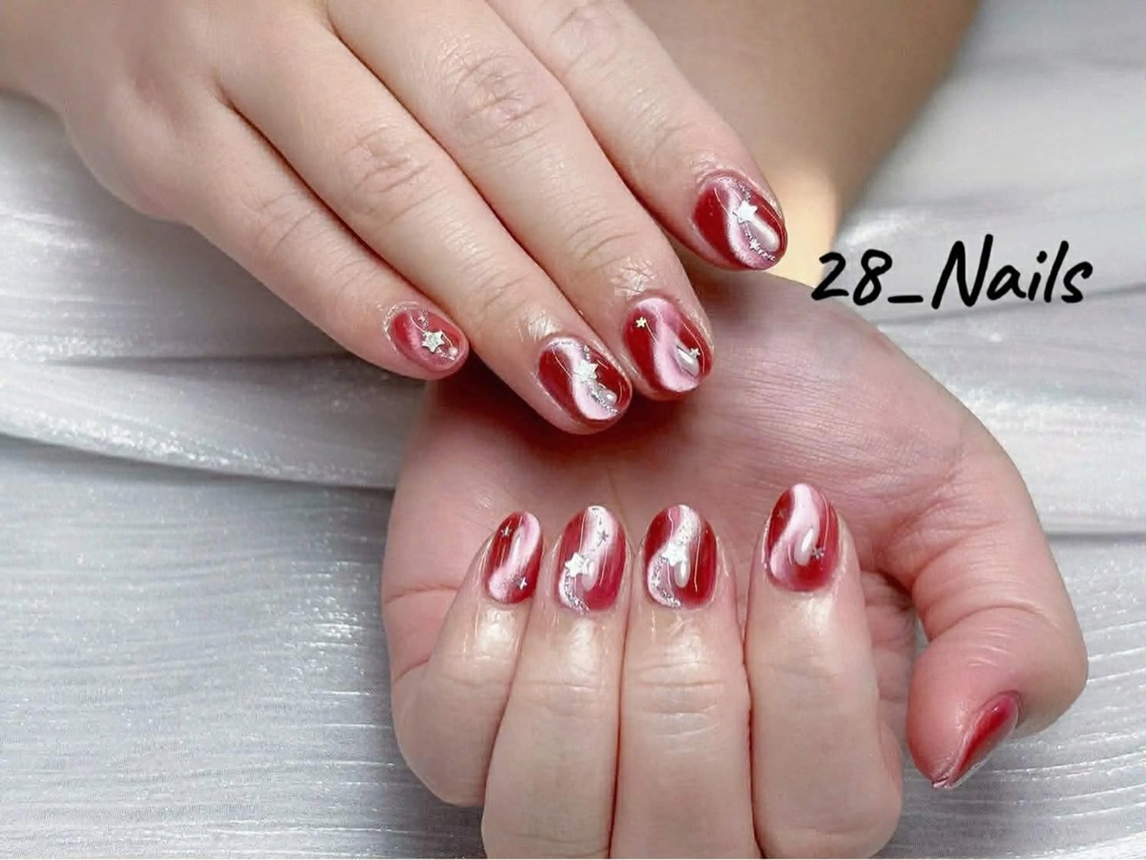 ショート 韓国風ヘア トゥー フエンのネイルデザイン