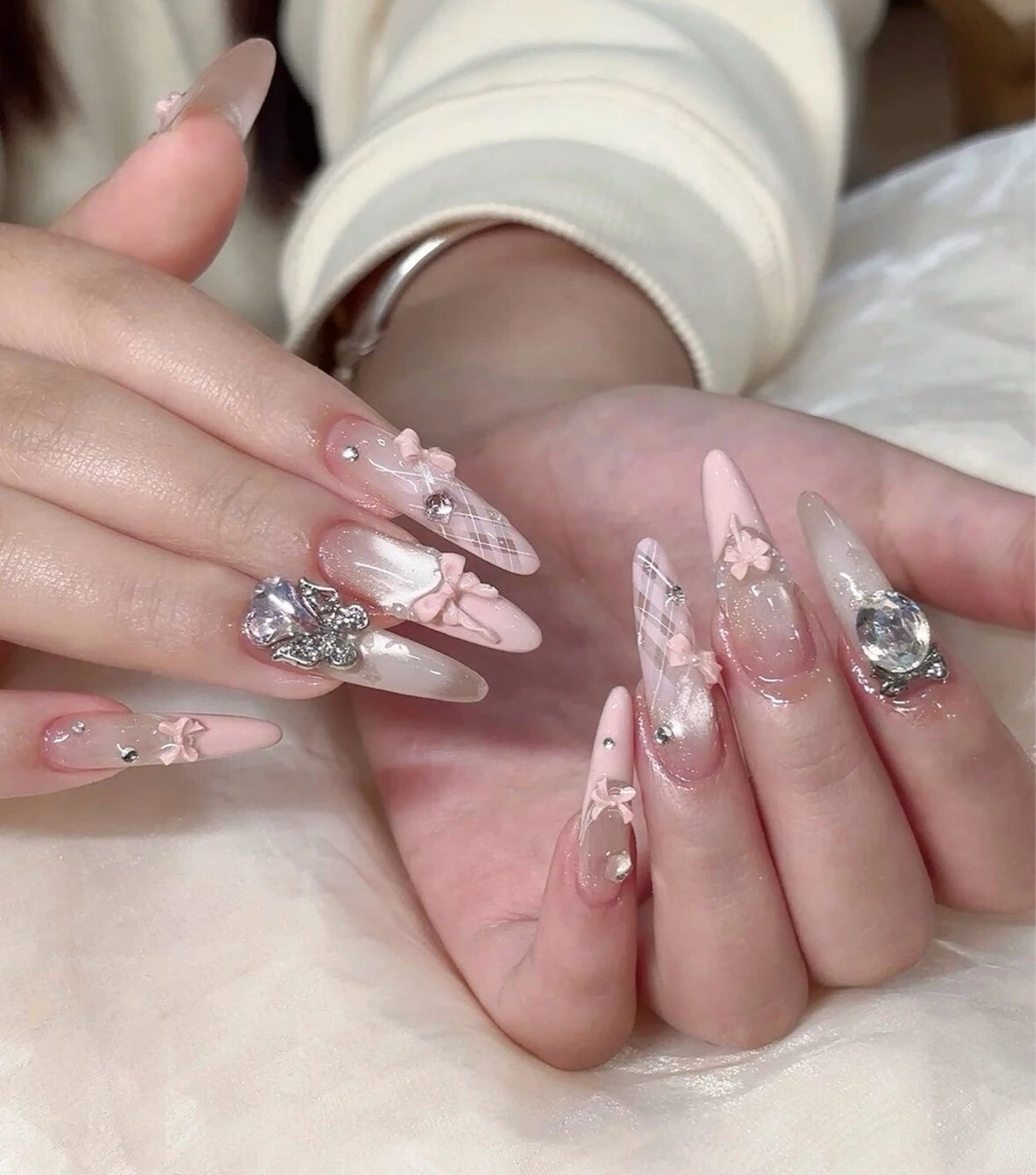 ネイル アートネイル ジェルネイル キラキラネイル マグネットネイル 持ち込み ハンドネイル FUJI Nail Salon所属・FUJI NAILSALONのネイルデザイン