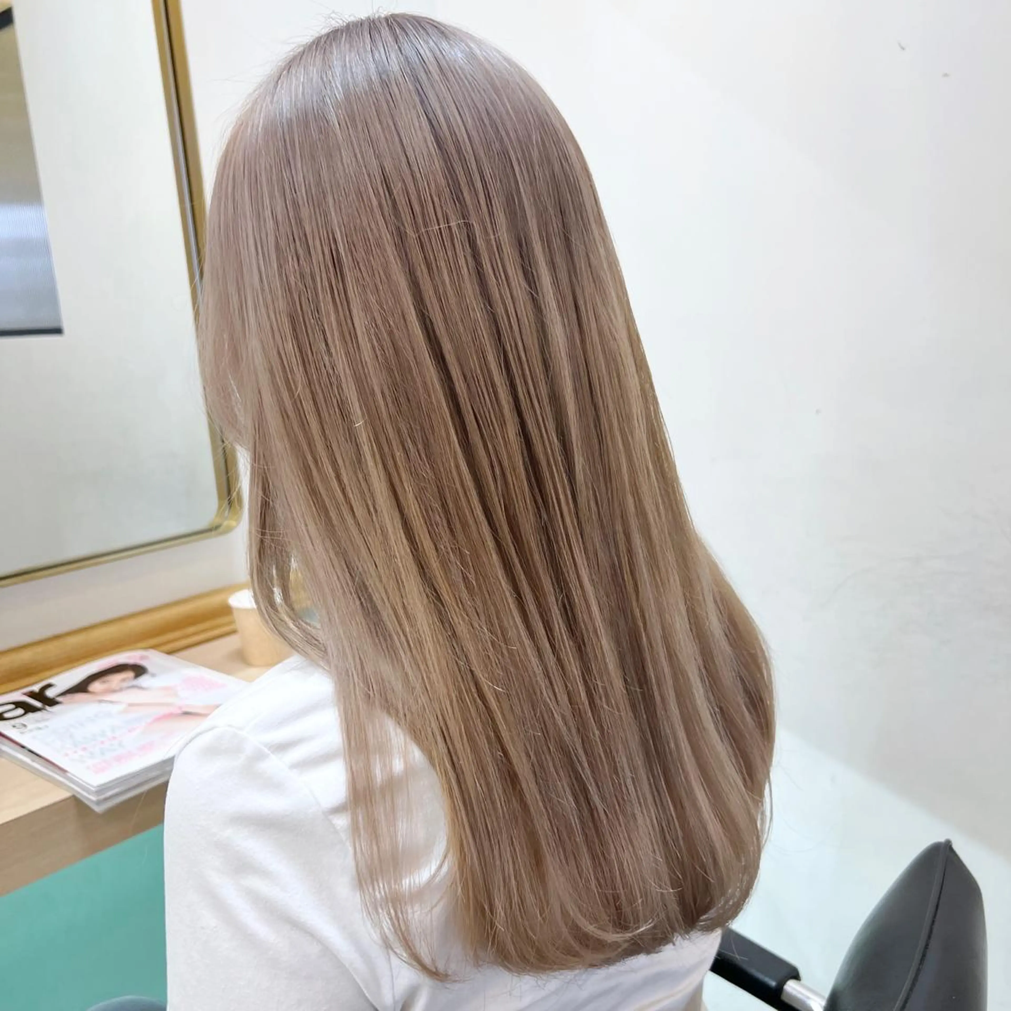 ミディアム カラー ベージュカラー ブリーチ ケアブリーチ ミルキーベージュ ヘアカラー ☕️ベージュカラー 内藤光哉☕️のヘアスタイル