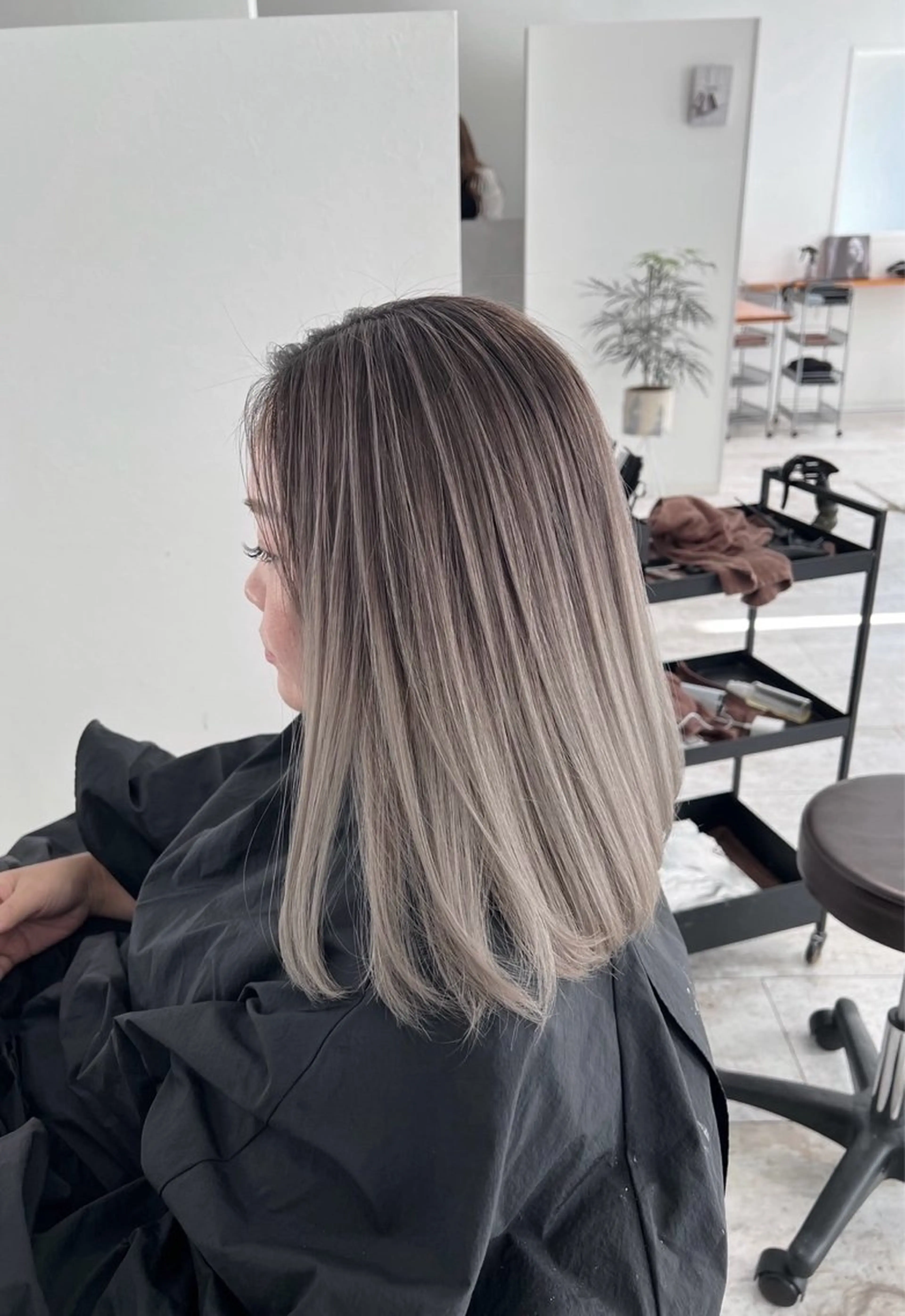 ミディアム カラー バレイヤージュ グレージュ レイヤーカット ヘアカラー トリートメント ROBIN所属・指名数No.1 /NAOYAのヘアスタイル