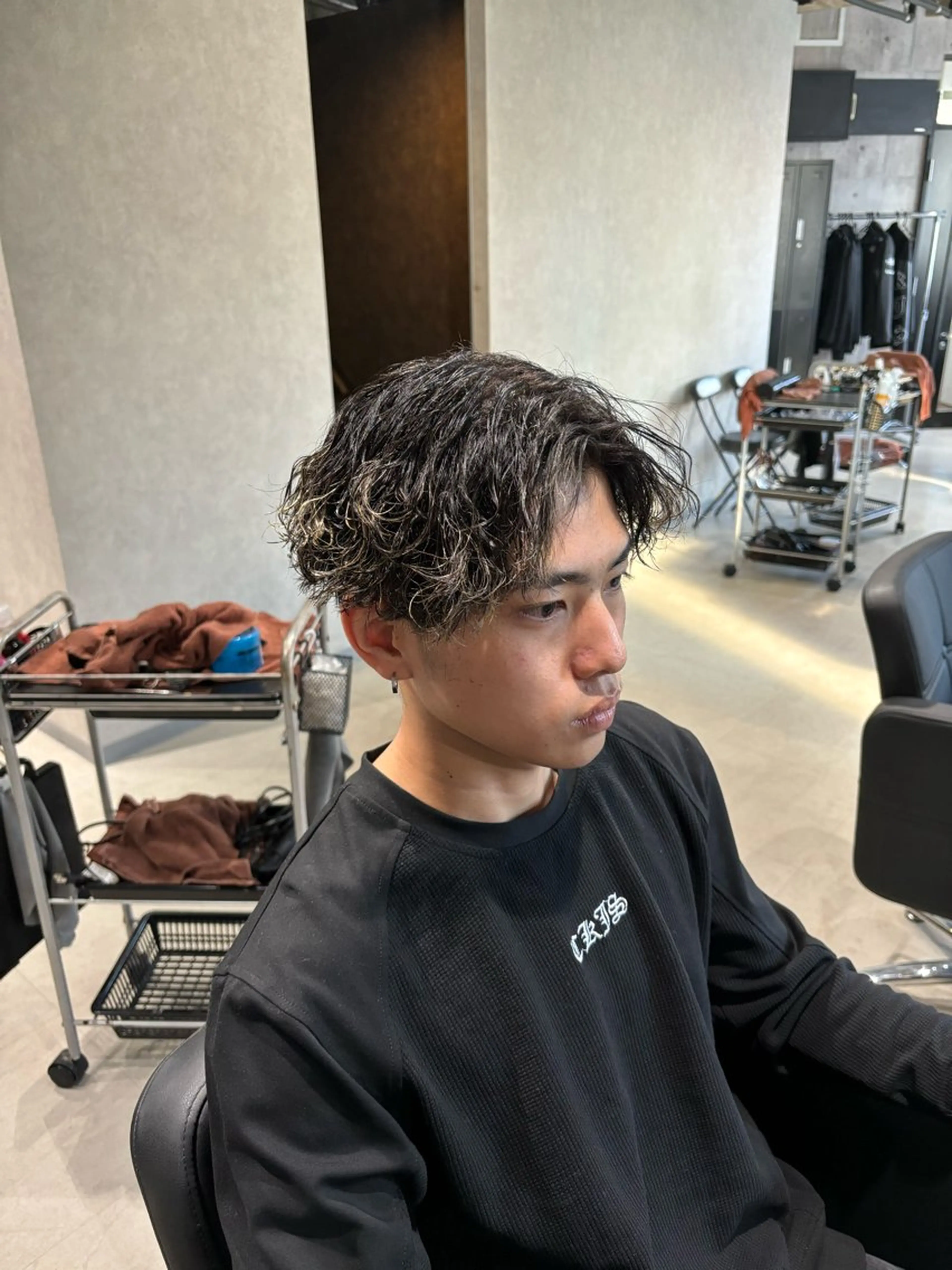 パーマ メンズ メンズブリーチ メンズパーマ 波巻きパーマ _white【京橋店】所属・_WHITE / KENTOのヘアスタイル