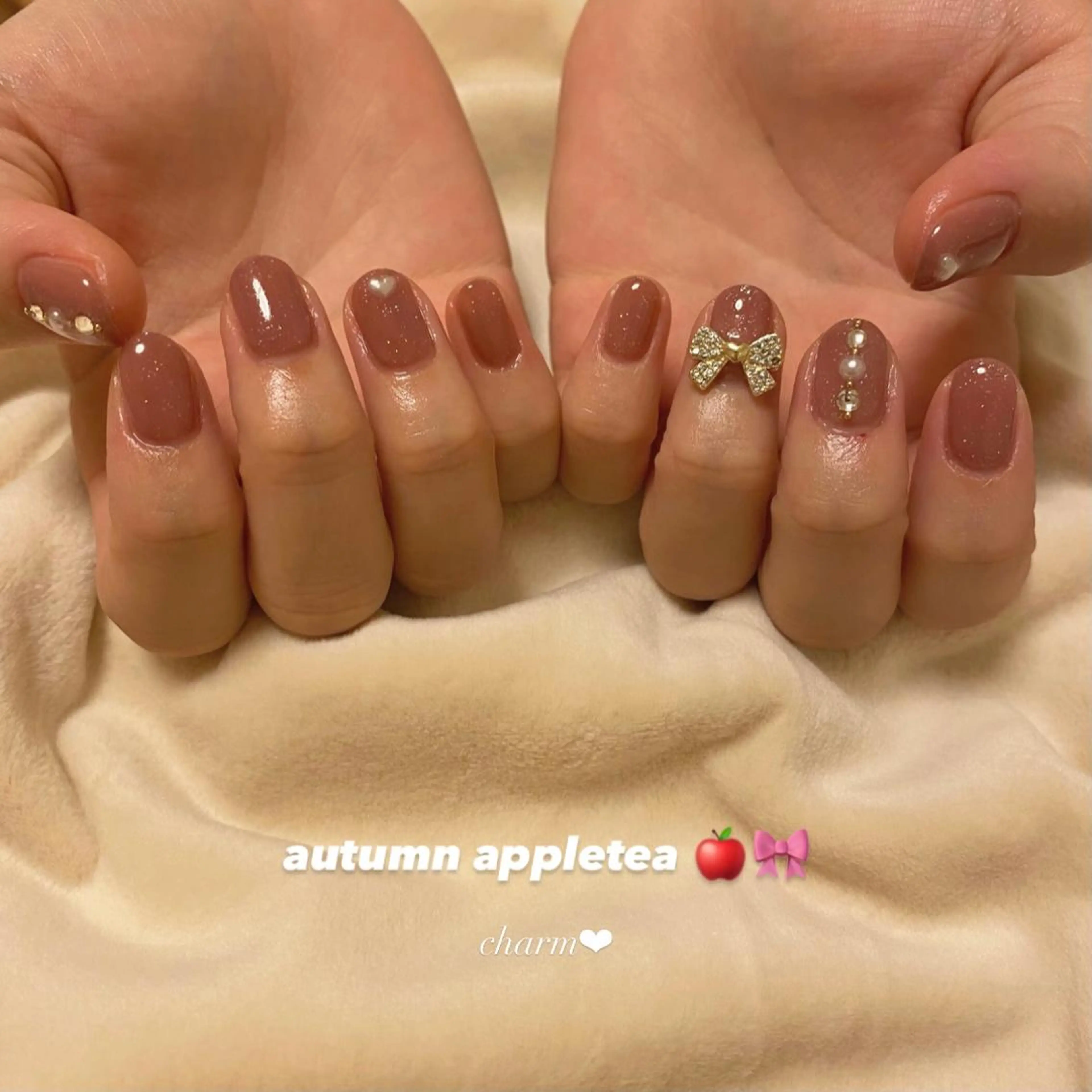 ネイル ボルドー ガーリー ラメ(グリッター) リボン nail salon charmのネイルデザイン