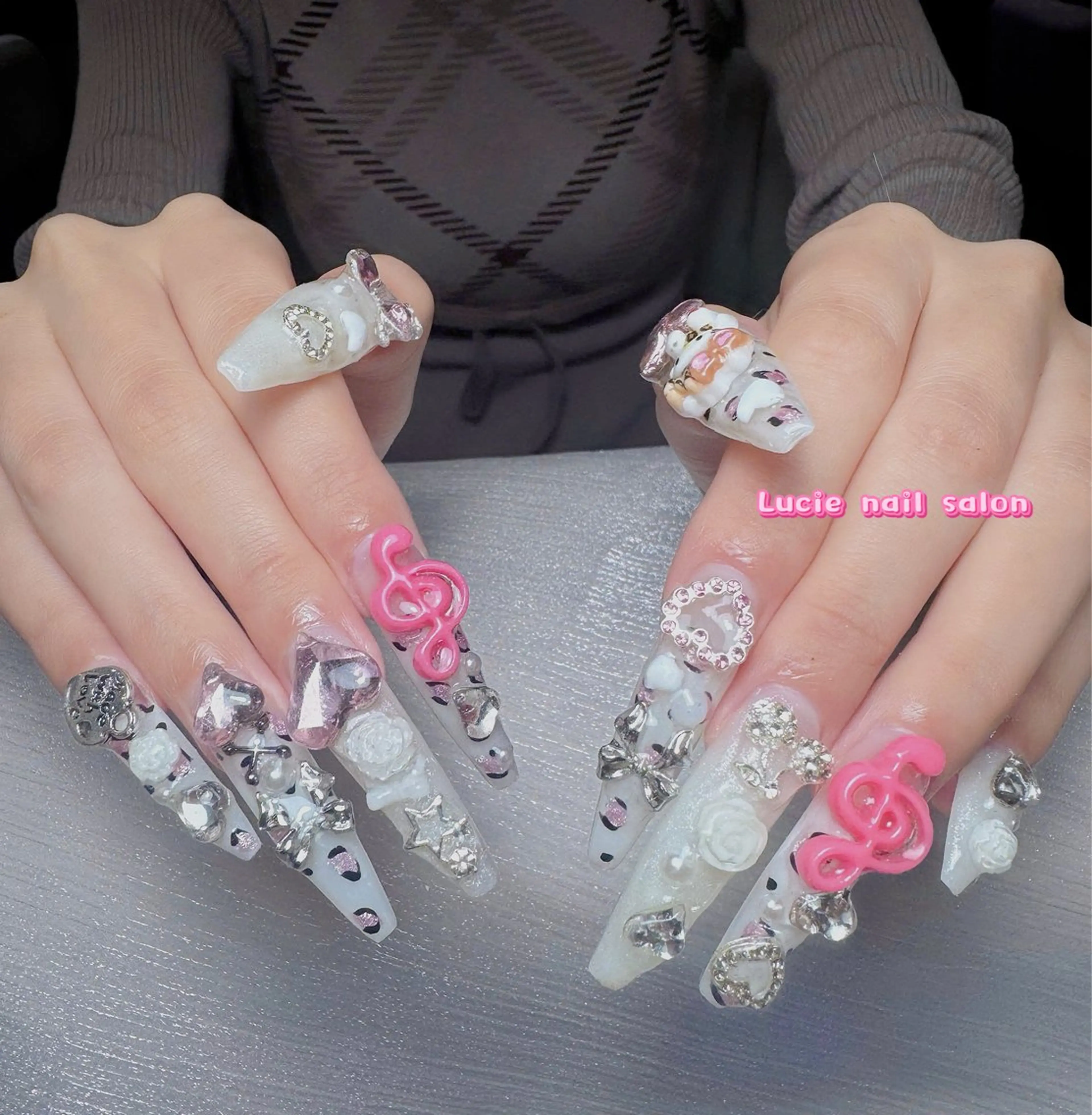 ネイル ボルドー チークネイル 成人式 フレンチネイル キラキラネイル ハンドネイル LUCIE NAIL SALON所属・LU CIEのネイルデザイン