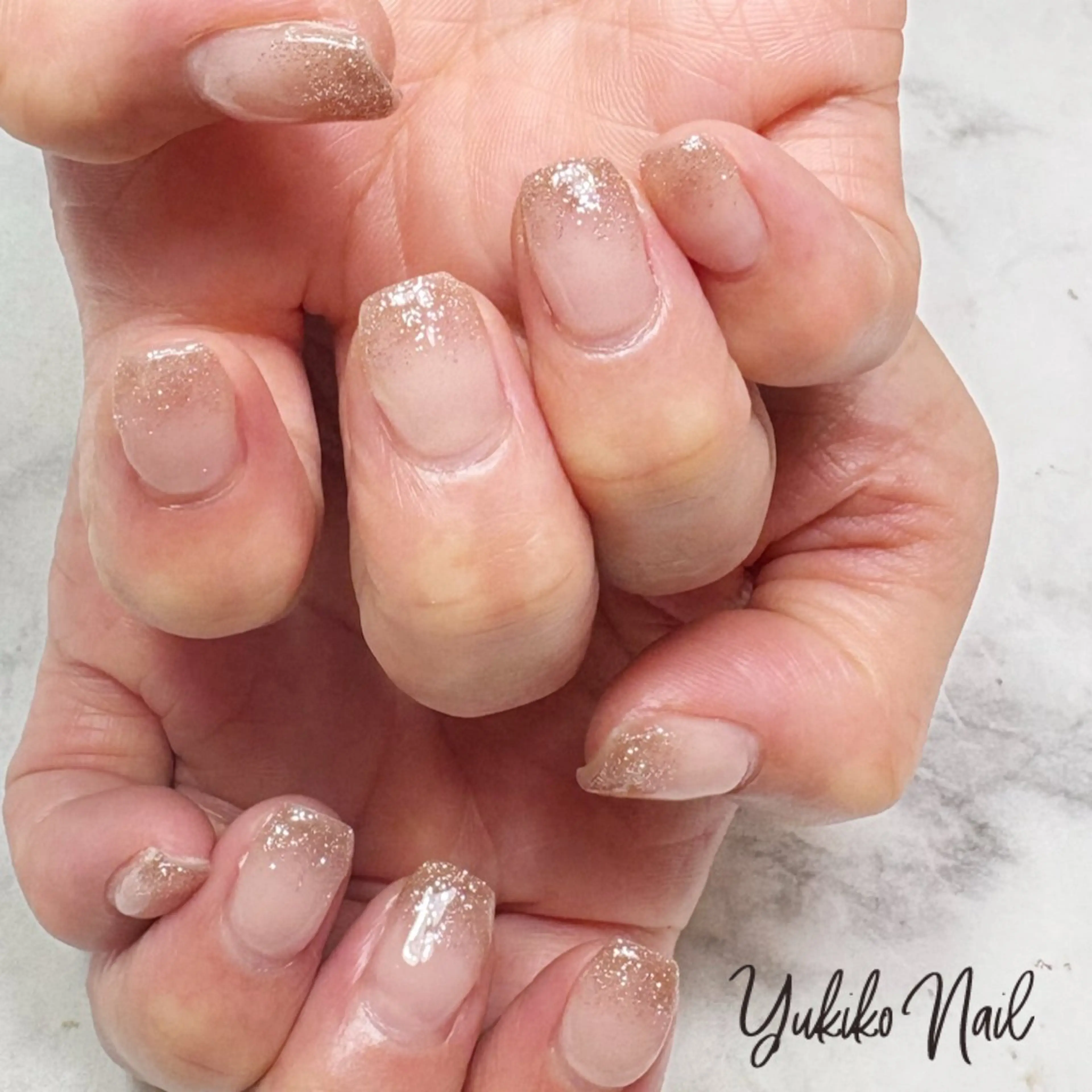 ネイル ブラウン フラッシュネイル グラデーション キラキラネイル ラメ(グリッター) ハンドネイル ユキコ ネイルのネイルデザイン
