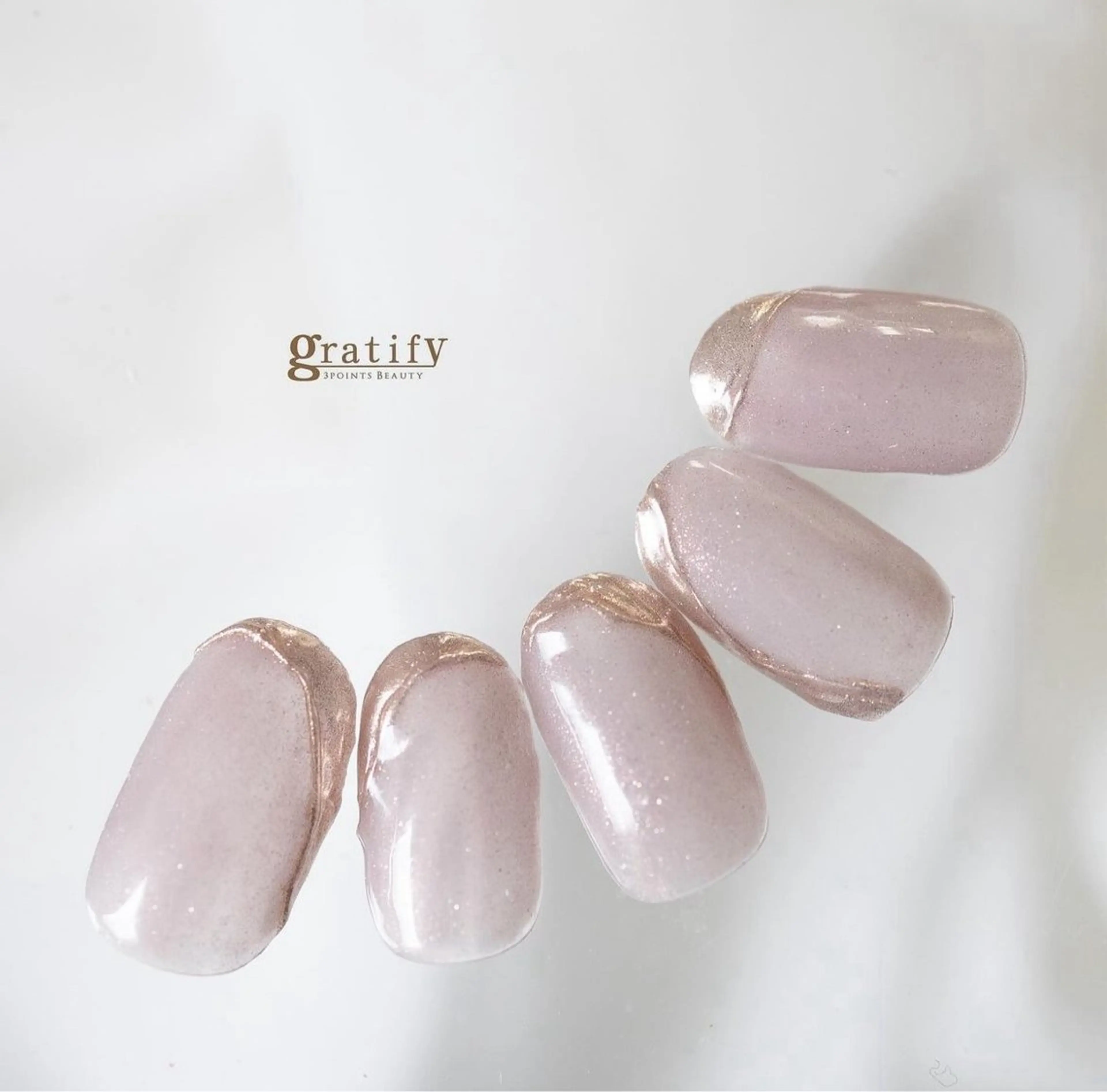 ネイル gratify 本店所属・ROSALIE Sakiのネイルデザイン