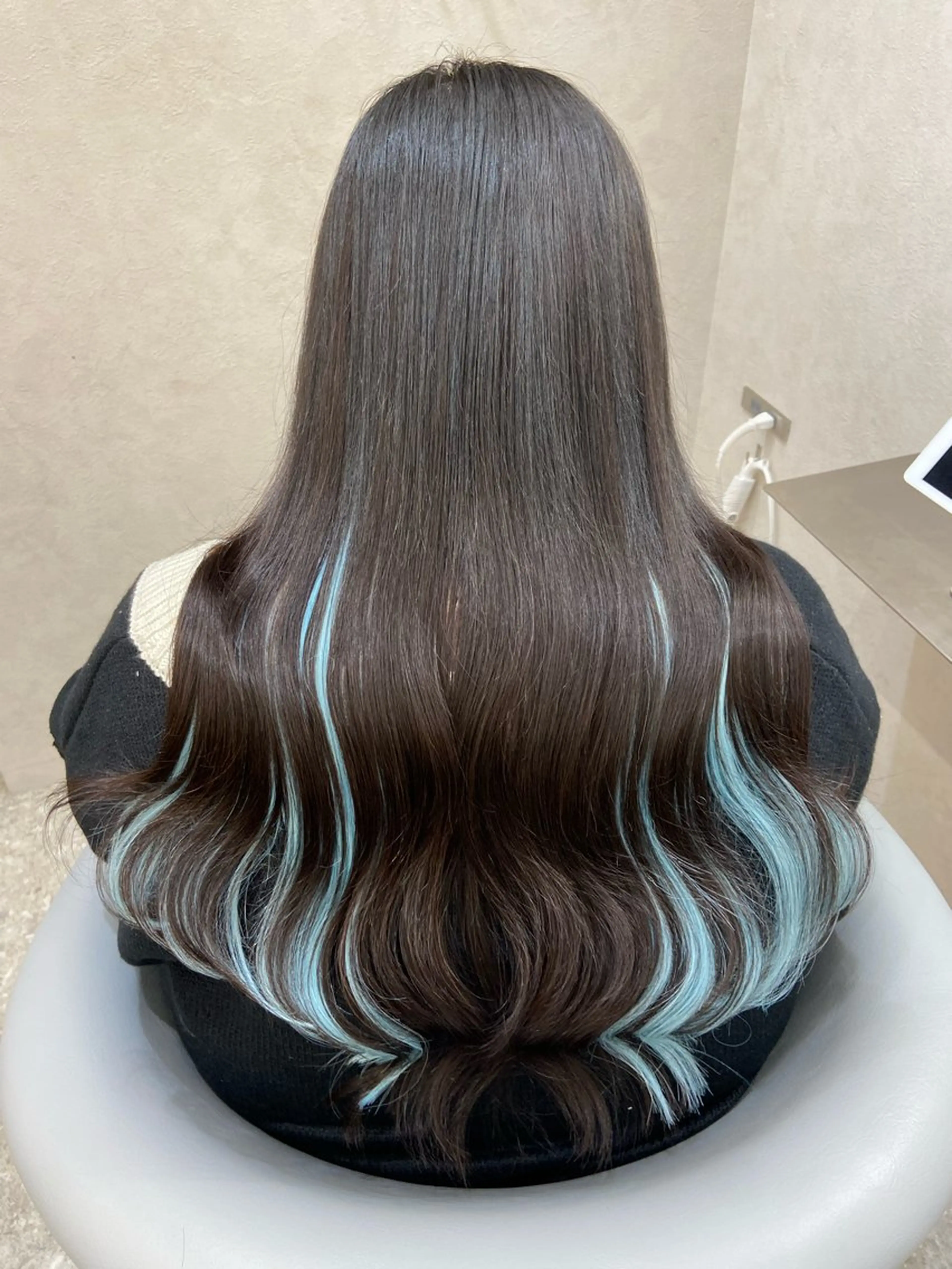 ロング カラー シールエクステ イヤリングカラー インナーカラー エクステ カット エクステ 新宿/韓国ヘア 中明度カラー/かやのヘアスタイル