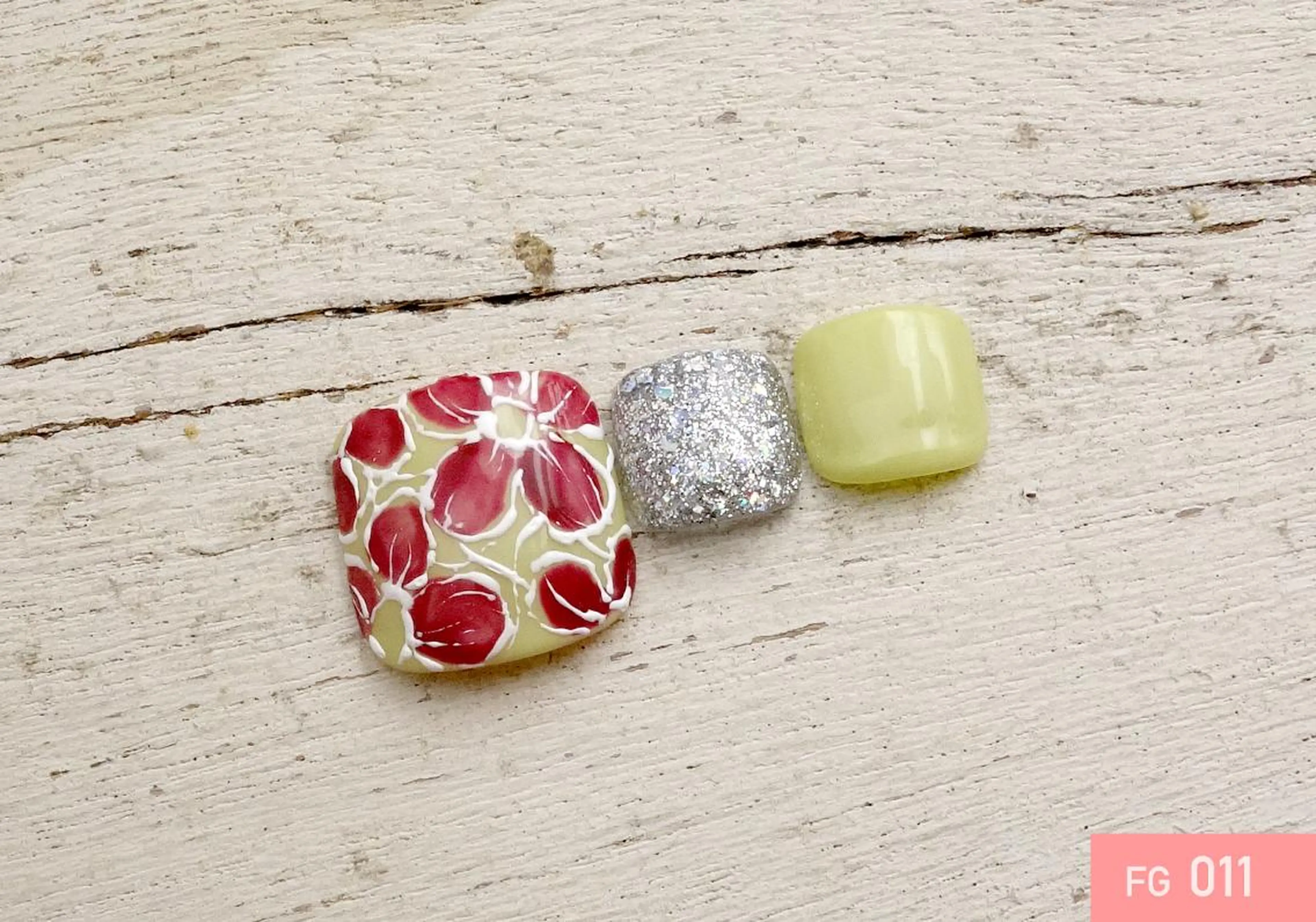 ネイル フットネイル ゴールド ネイル nanのネイルデザイン