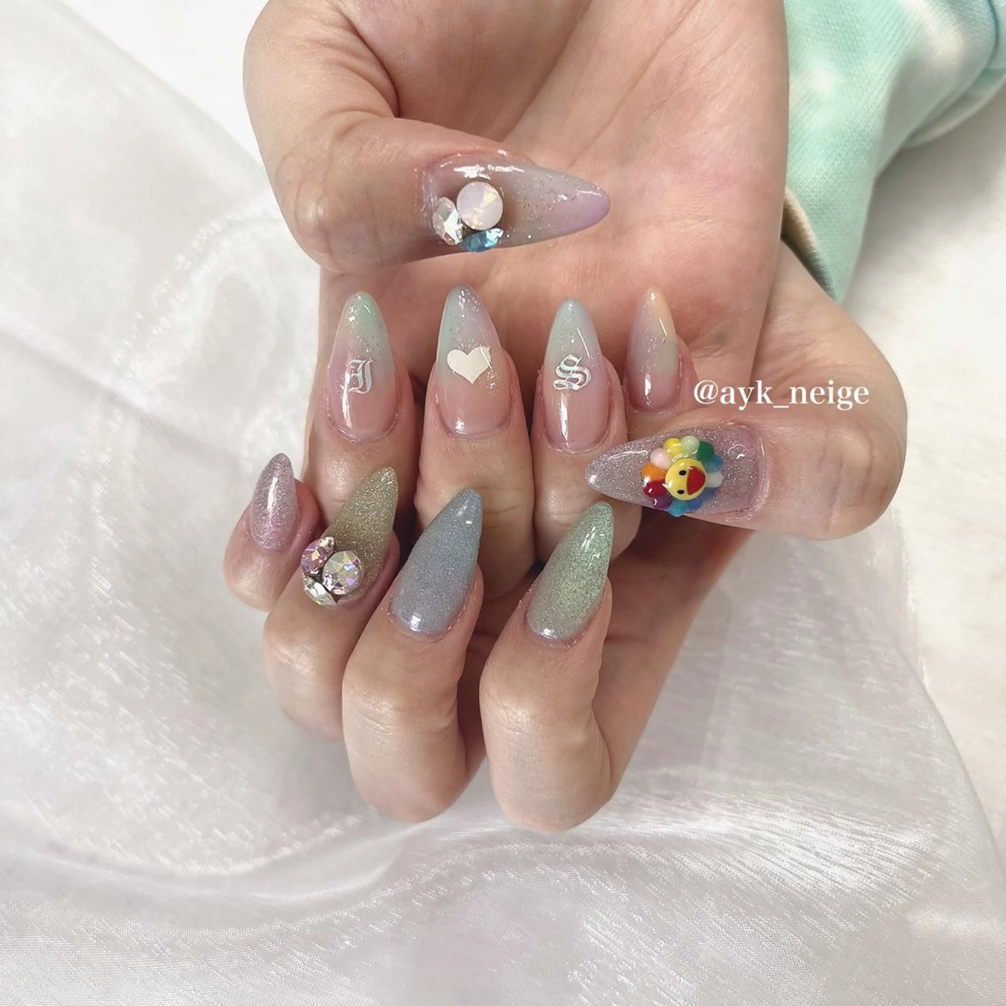 ネイル フットネイル フレンチネイル キラキラネイル 韓国ネイル リボン n'eige nail所属・大谷 綾香のネイルデザイン